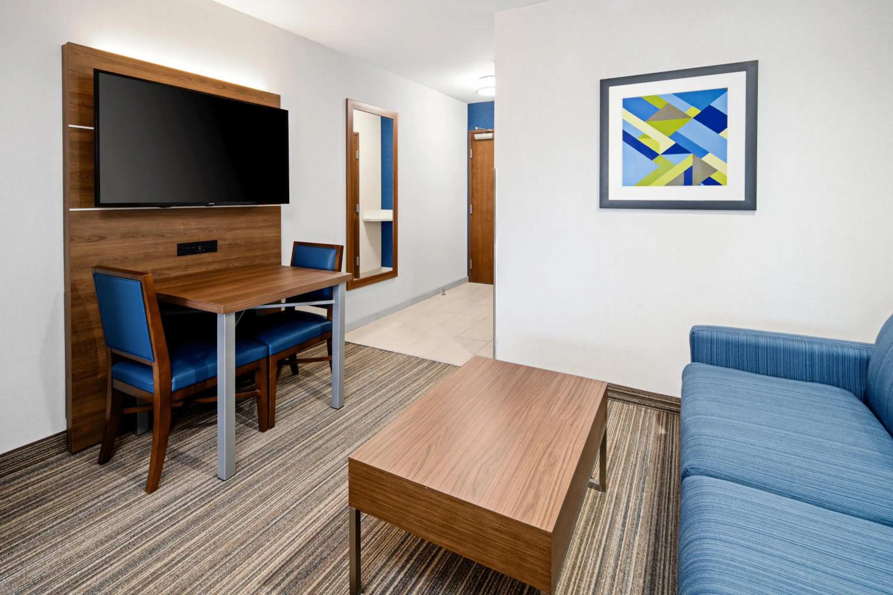 Bedroom in Holiday Inn Express Hotel & Suites Atascadero by IHG