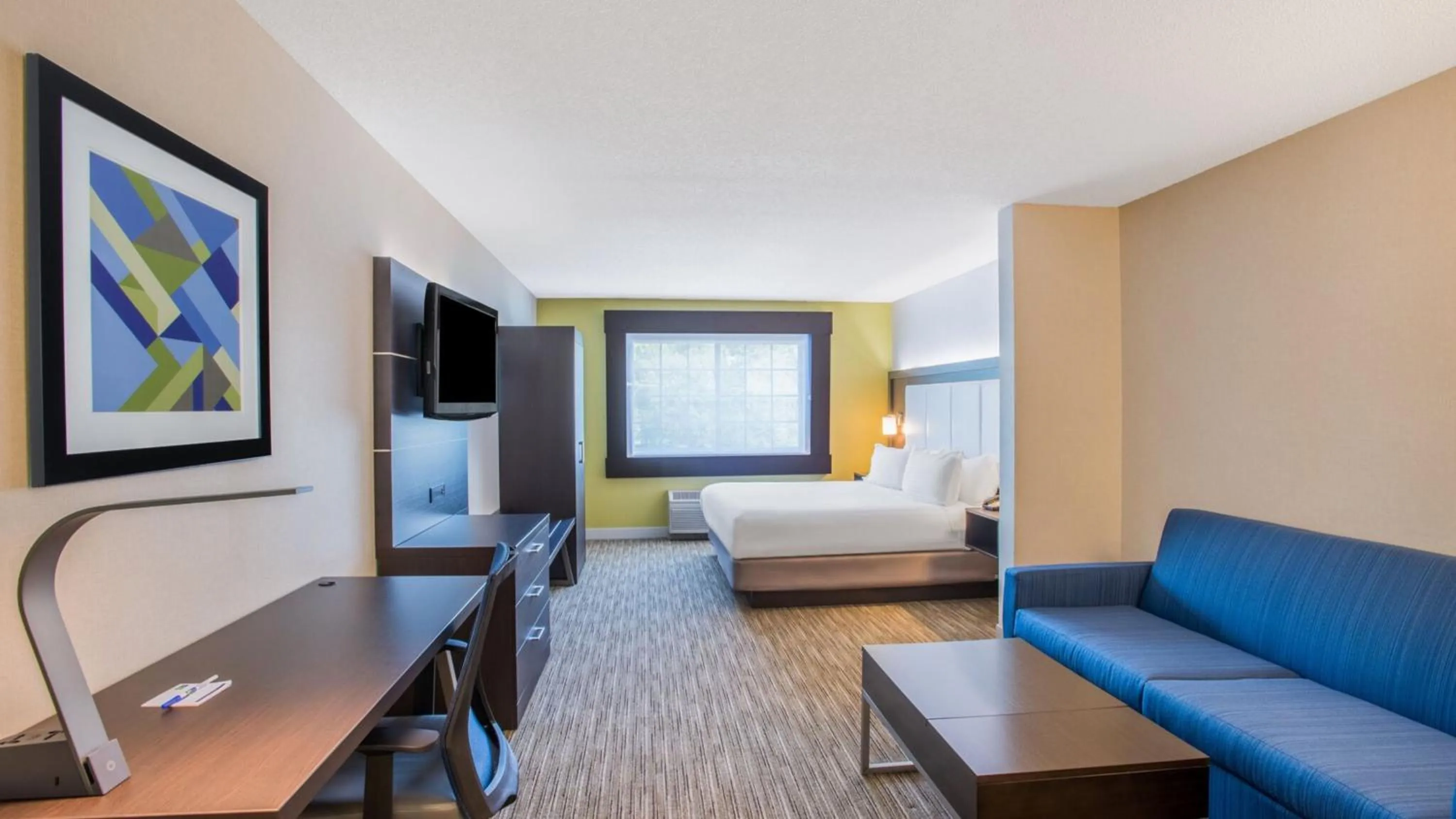 Bedroom, Bed in Holiday Inn Express Hotel & Suites Atascadero by IHG