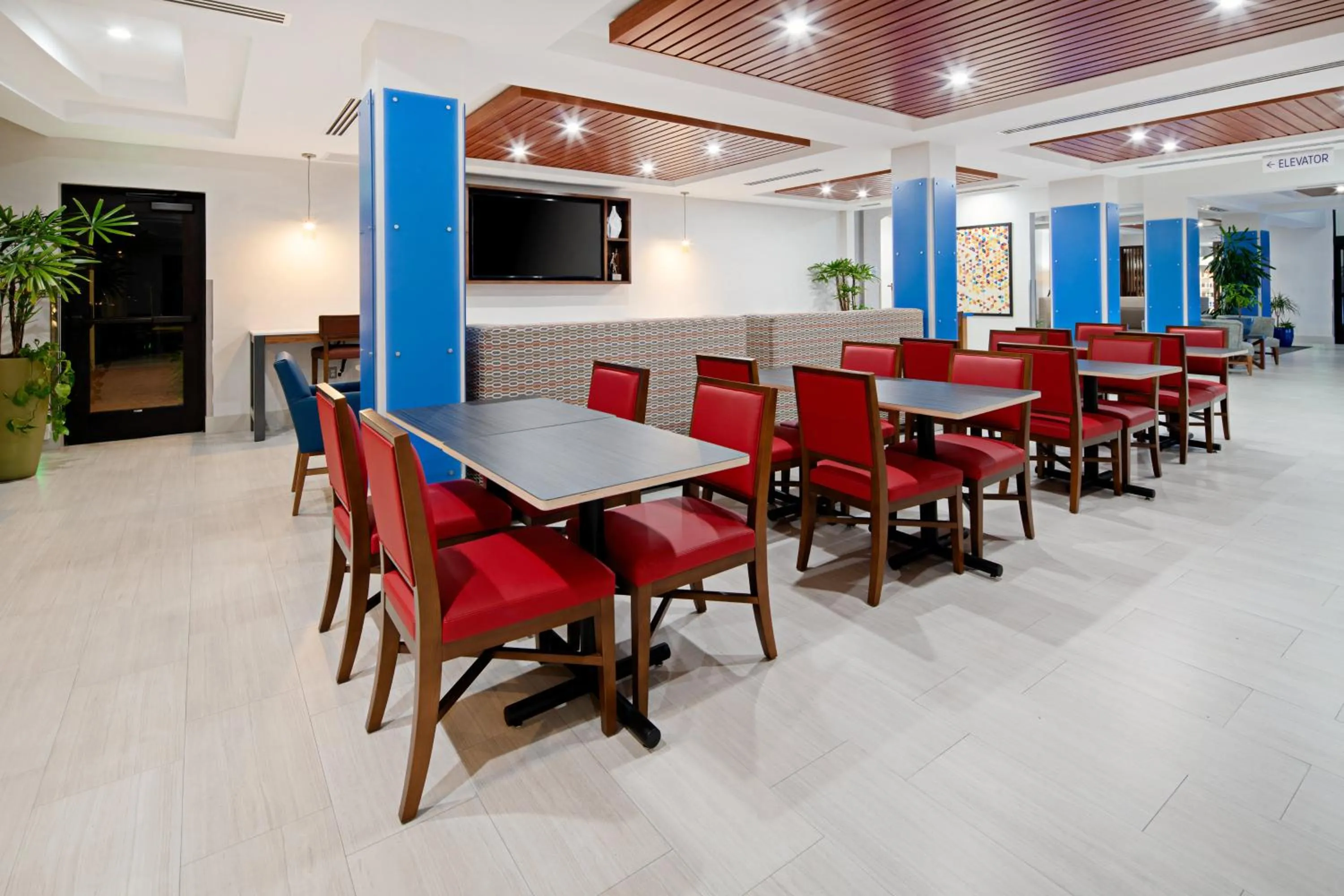 Restaurant/places to eat in Holiday Inn Express Hotel & Suites Atascadero by IHG