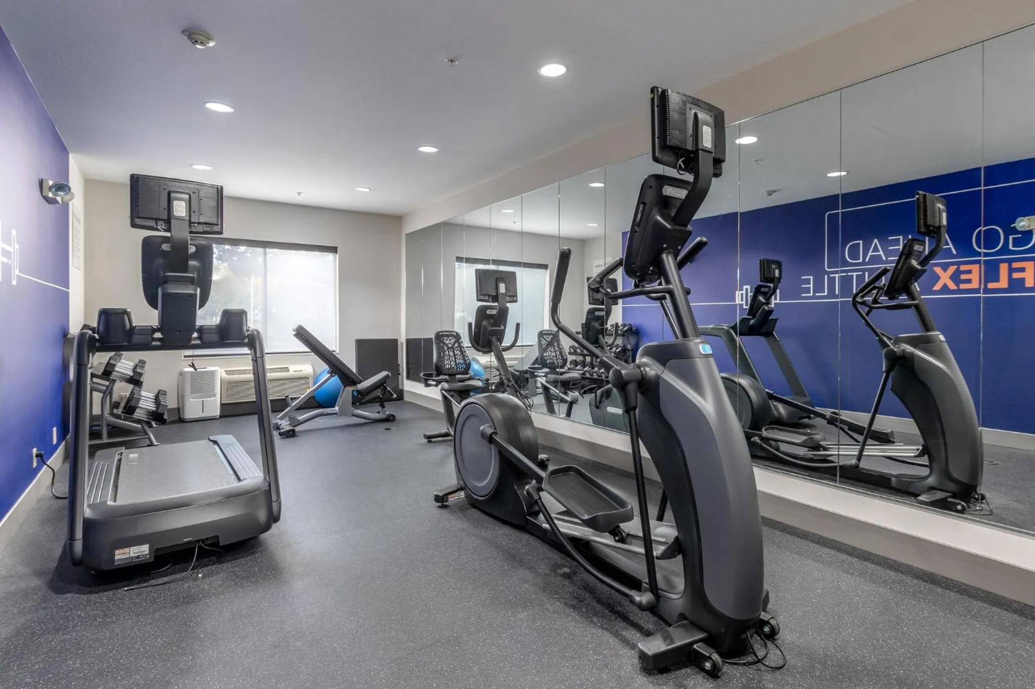 Fitness centre/facilities in Holiday Inn Express Hotel & Suites Vancouver Mall-Portland Area by IHG