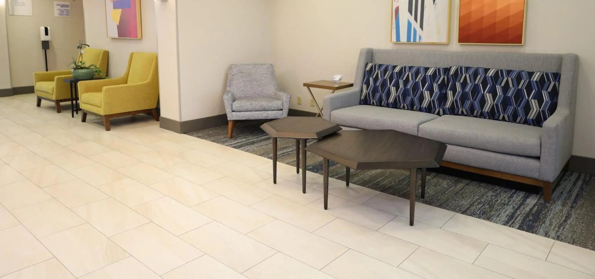 Property building in Holiday Inn Express Hotel & Suites Vancouver Mall-Portland Area by IHG