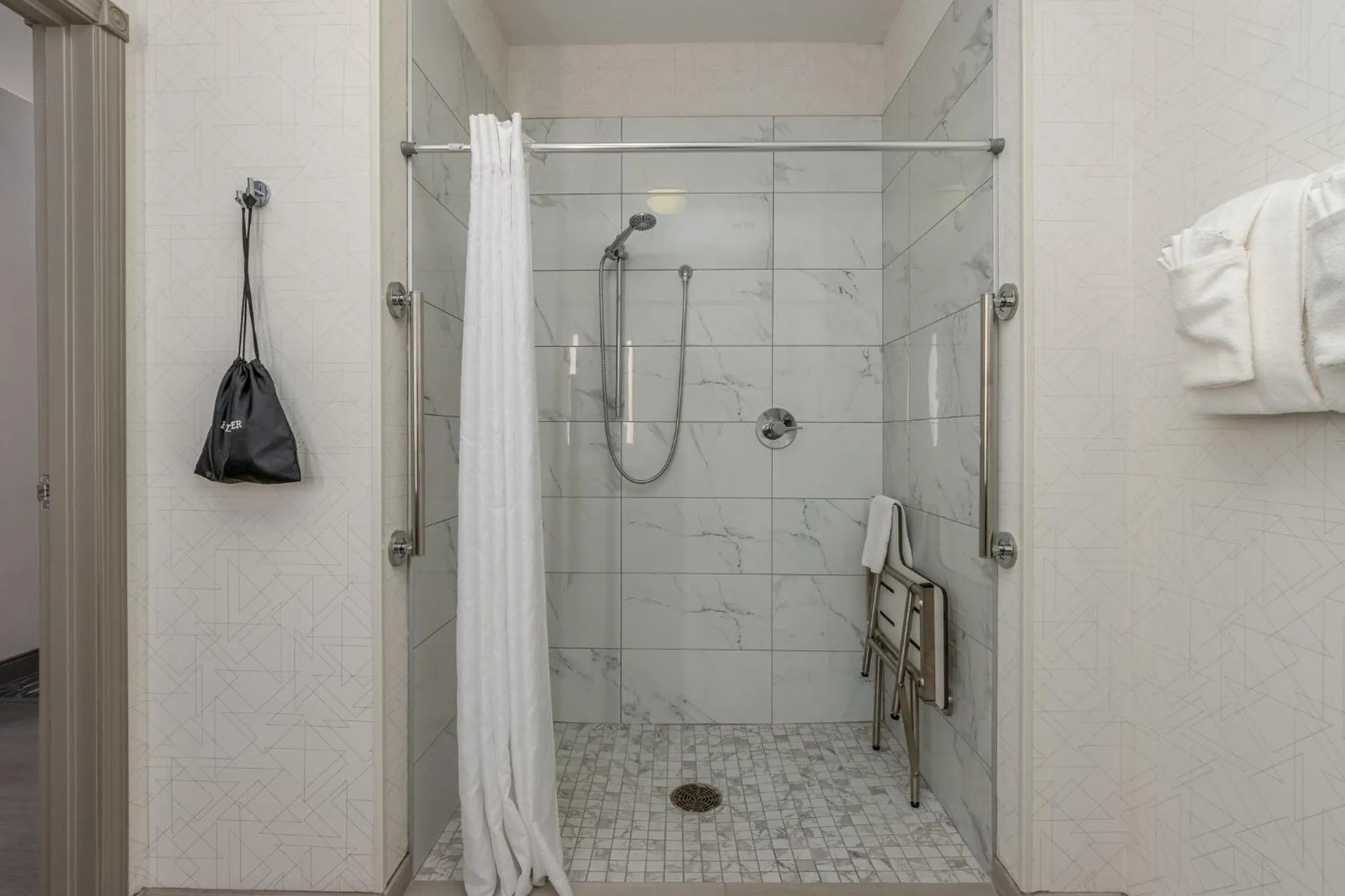 Photo of the whole room in Holiday Inn Express Hotel & Suites Vancouver Mall-Portland Area by IHG