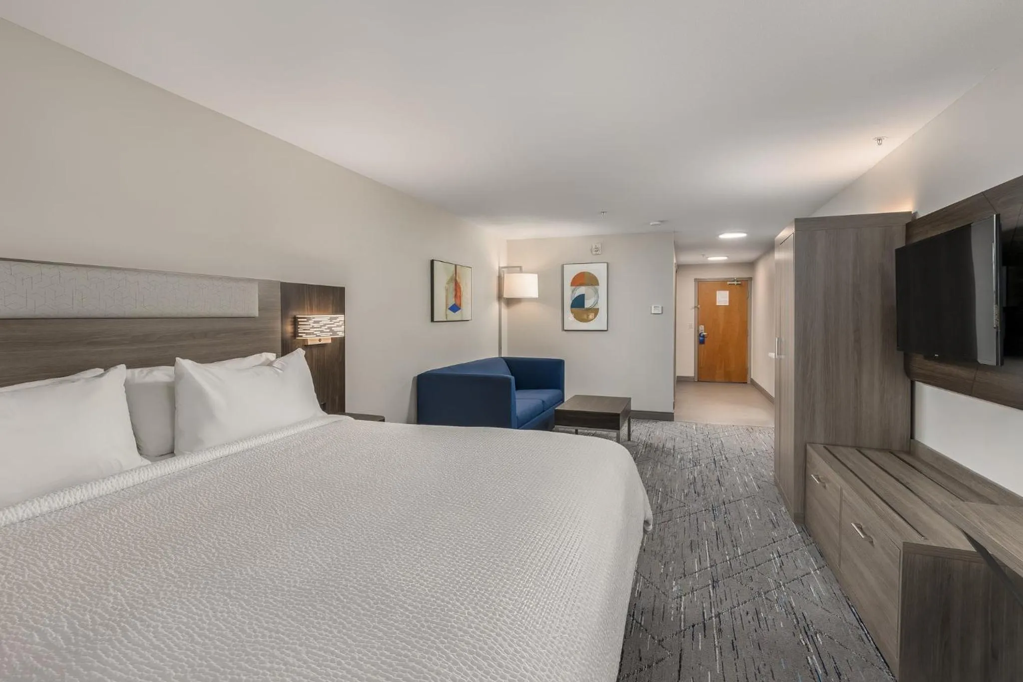 Photo of the whole room, Bed in Holiday Inn Express Hotel & Suites Vancouver Mall-Portland Area by IHG