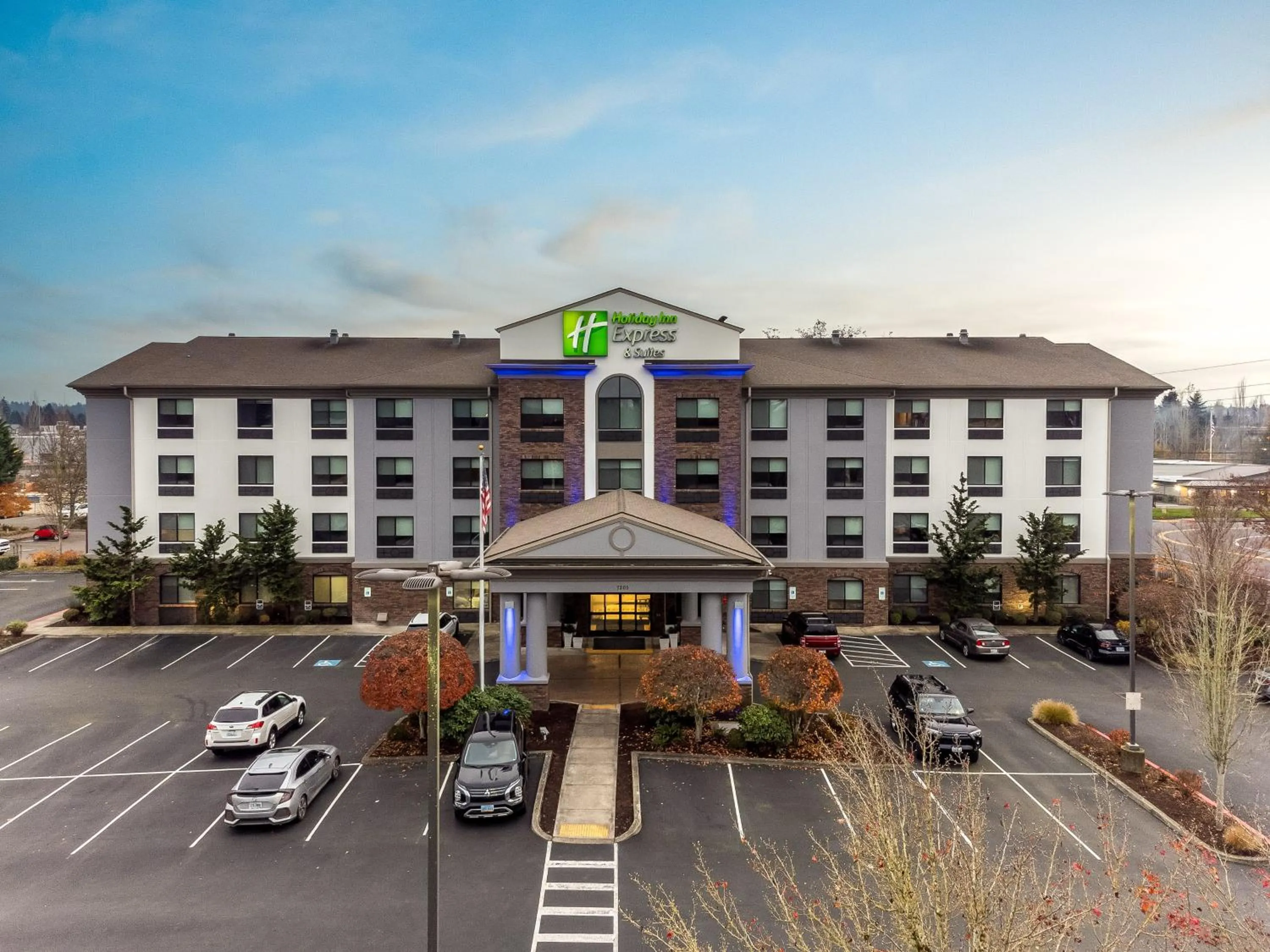 Property building in Holiday Inn Express Hotel & Suites Vancouver Mall-Portland Area by IHG