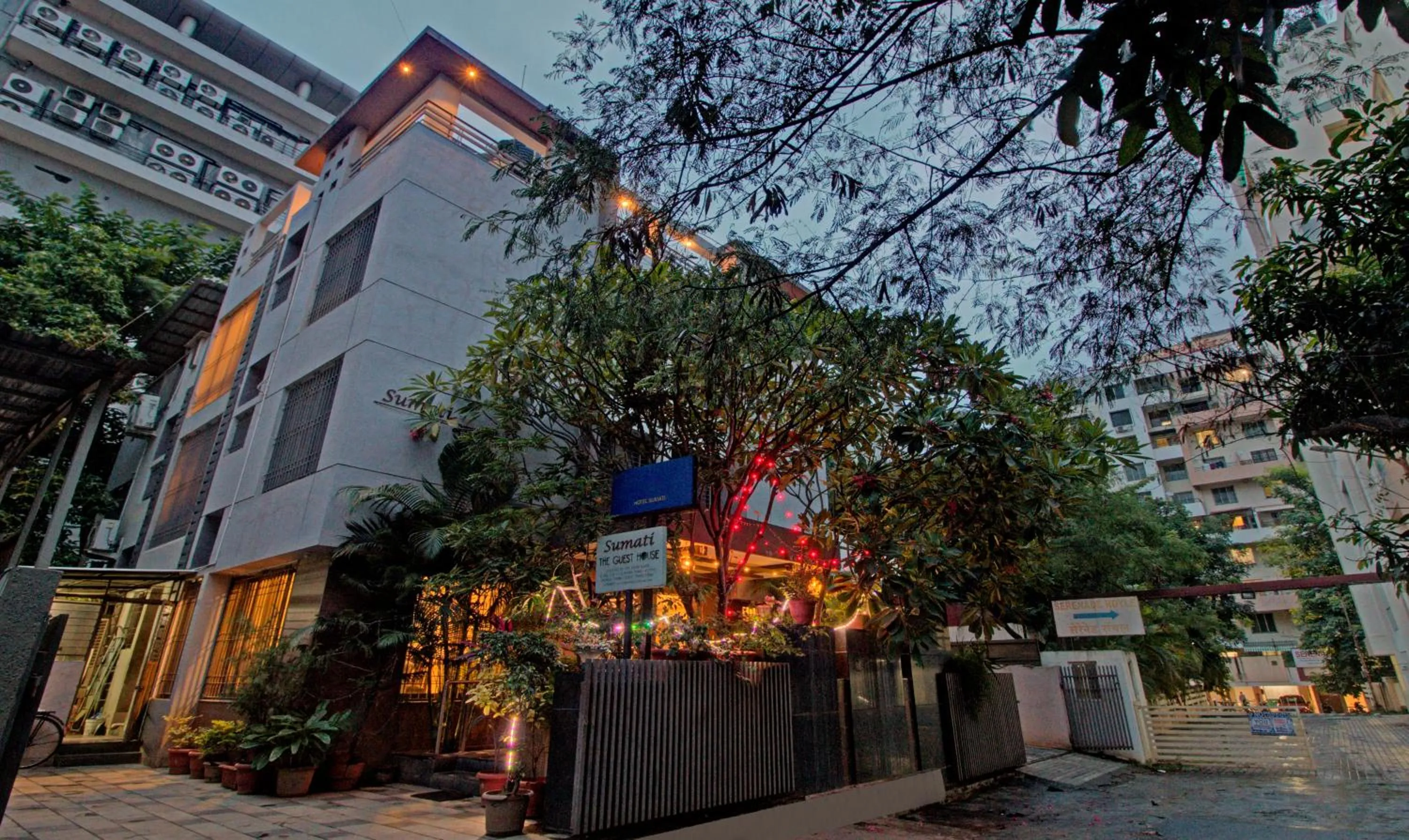 Facade/entrance in Treebo Sumati Baner