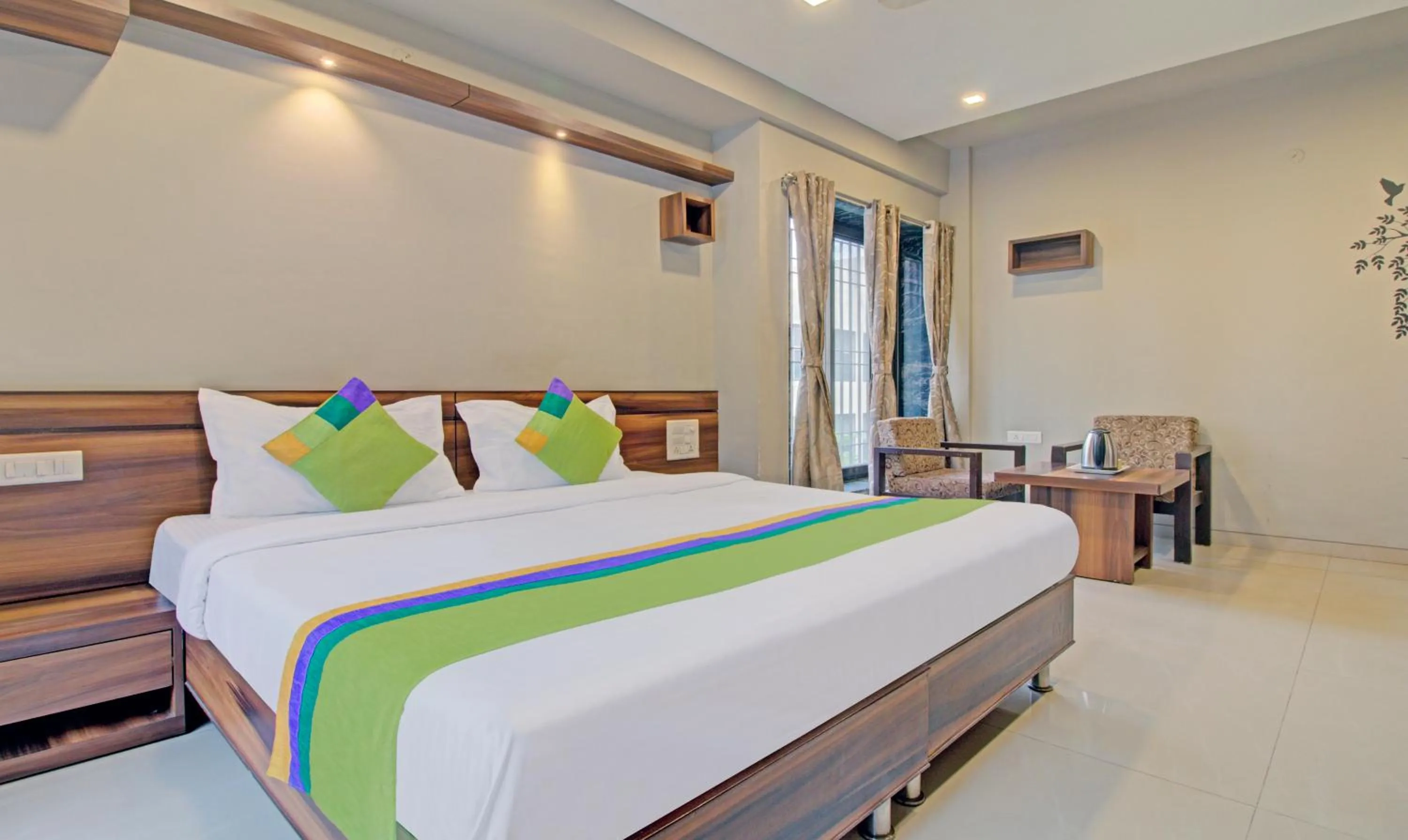 Bedroom, Bed in Treebo Sumati Baner