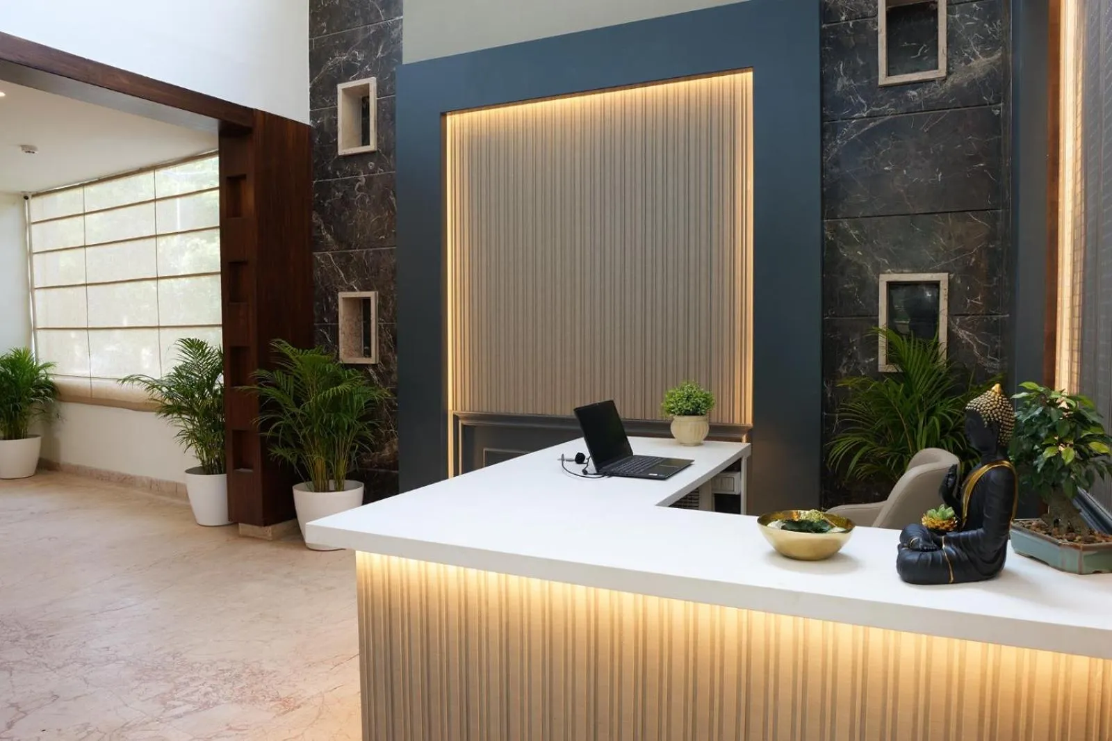 Lobby or reception in Grand Continent - Bangalore International Airport