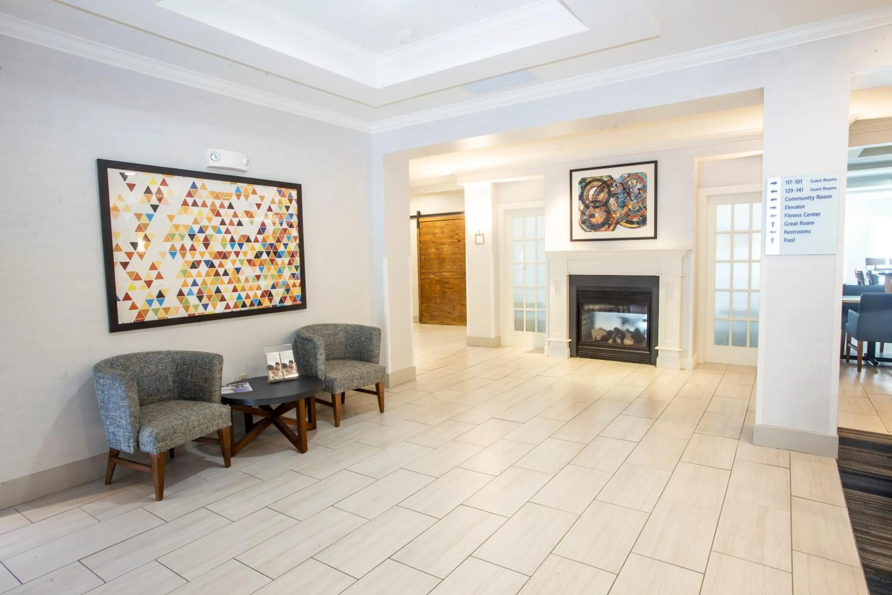 Property building in Holiday Inn Express & Suites Bethlehem Arpt-Allentown Area