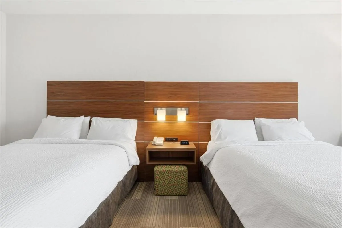 Bed in Holiday Inn Express & Suites Bethlehem Airport-Allentown Area