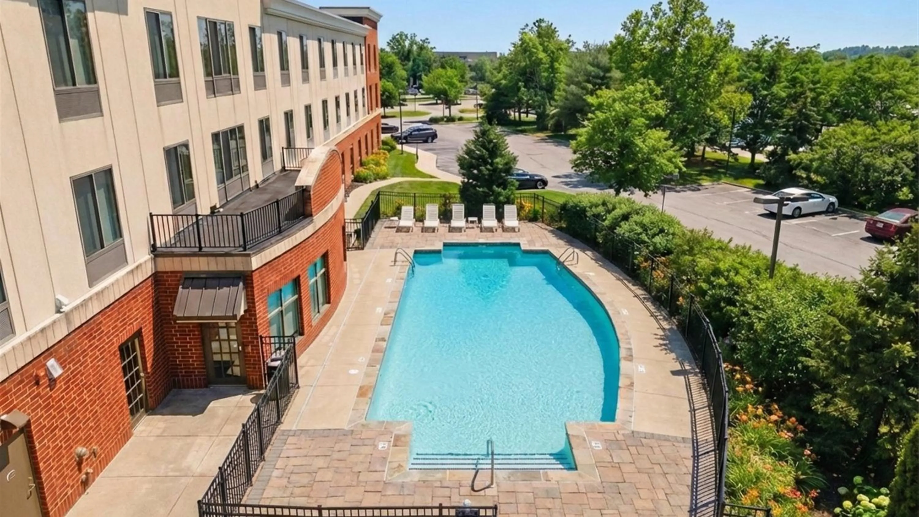 Swimming pool in Holiday Inn Express & Suites Bethlehem Airport-Allentown Area