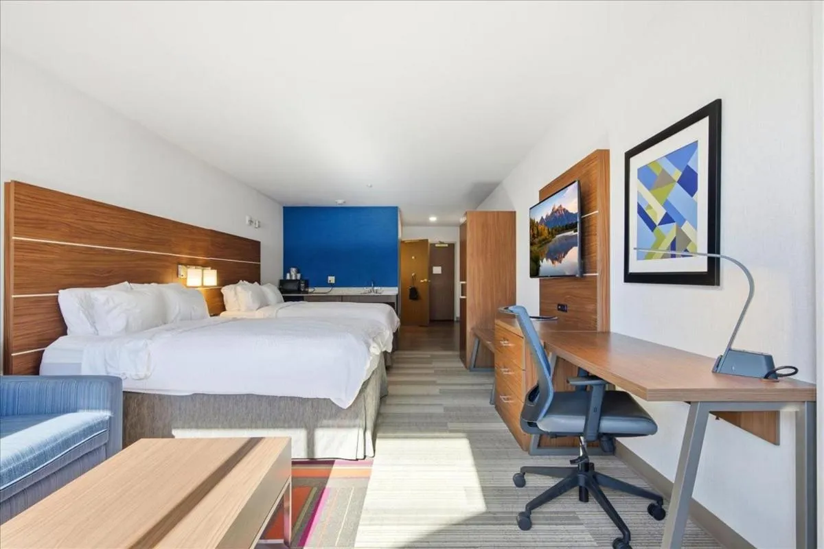 Bedroom, Bed in Holiday Inn Express & Suites Bethlehem Airport-Allentown Area