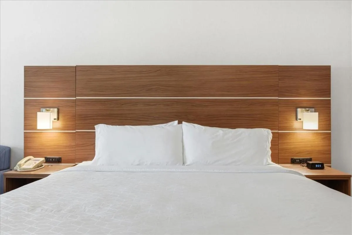 Bed in Holiday Inn Express & Suites Bethlehem Airport-Allentown Area