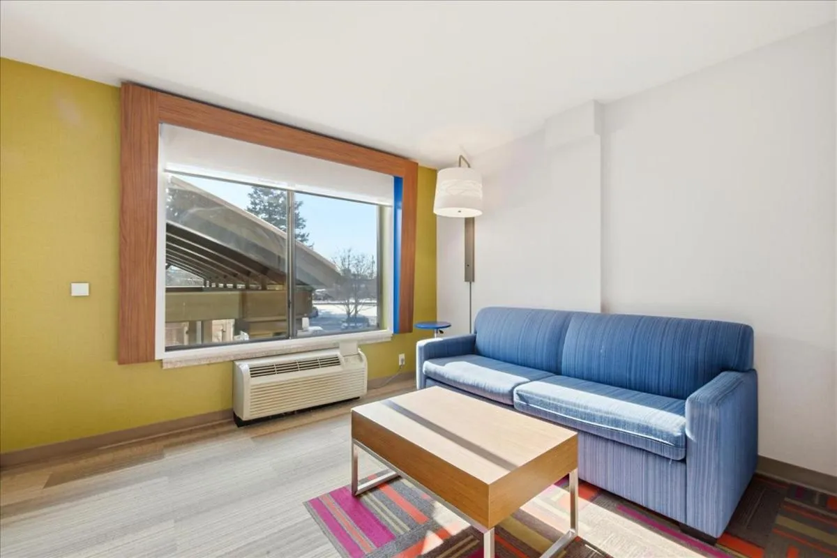 Bedroom in Holiday Inn Express & Suites Bethlehem Airport-Allentown Area