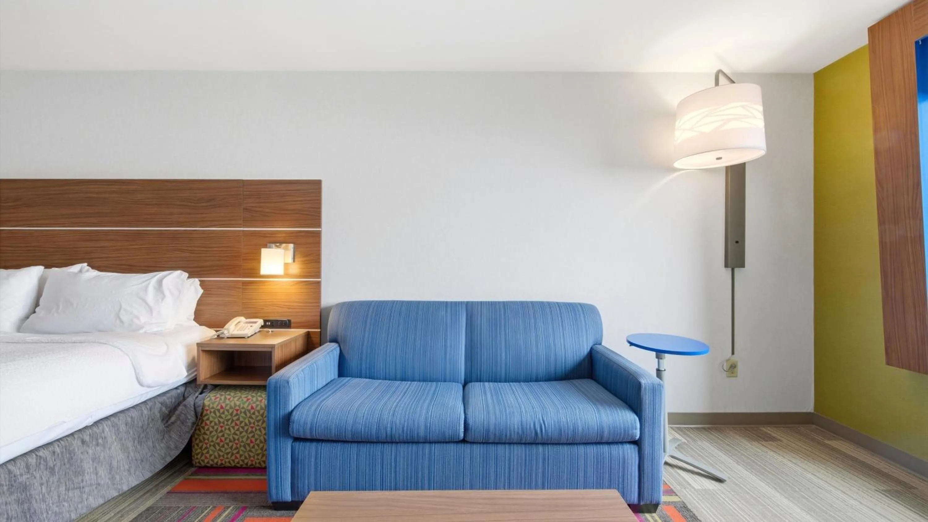 Photo of the whole room, Bed in Holiday Inn Express & Suites Bethlehem Airport-Allentown Area