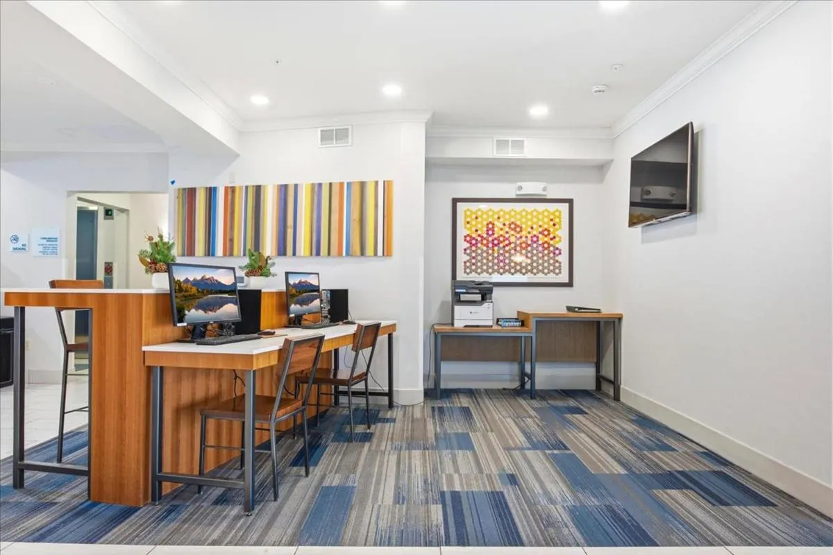 Business facilities in Holiday Inn Express & Suites Bethlehem Airport-Allentown Area