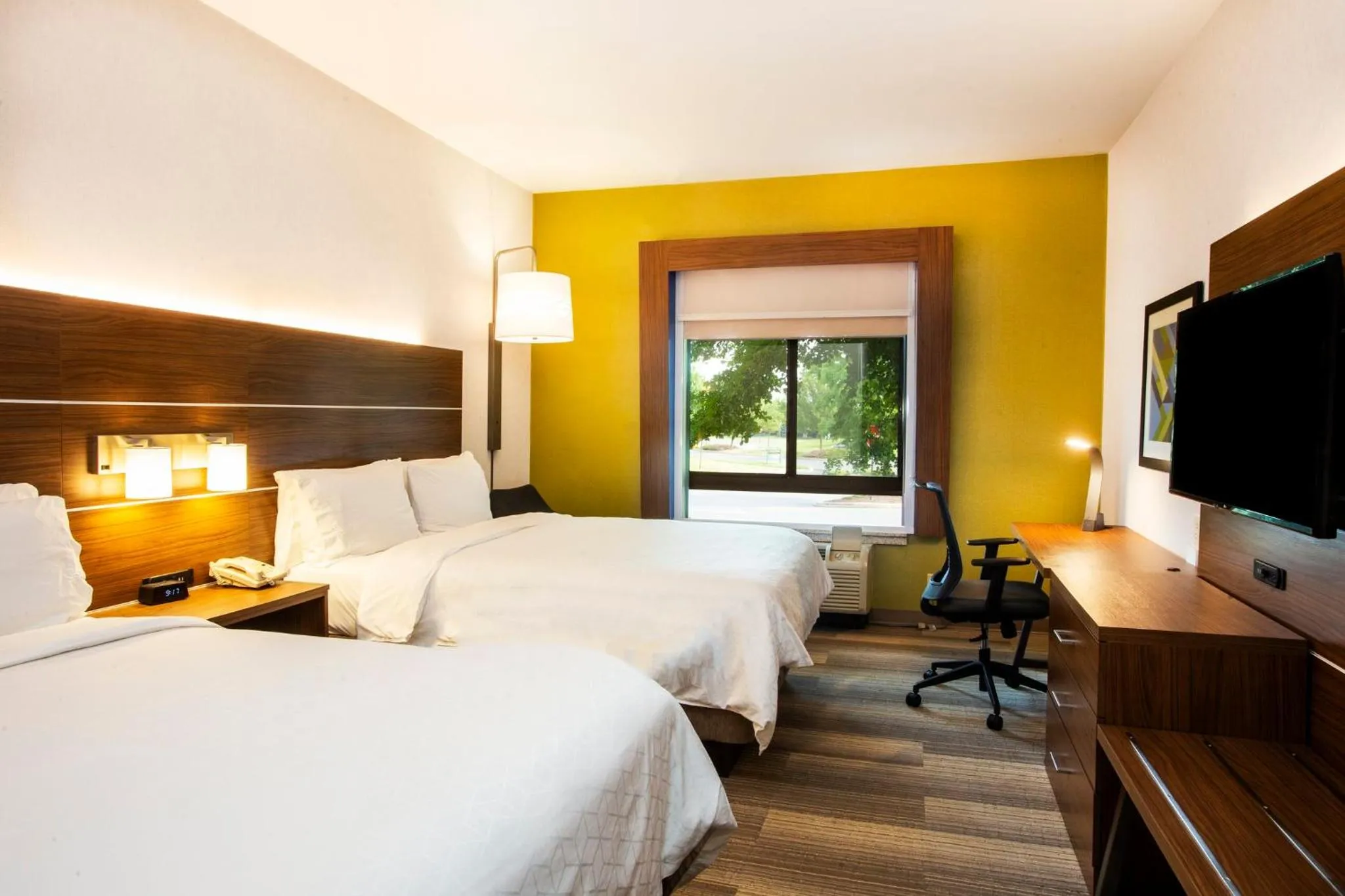 Photo of the whole room, Bed in Holiday Inn Express & Suites Bethlehem Airport-Allentown Area