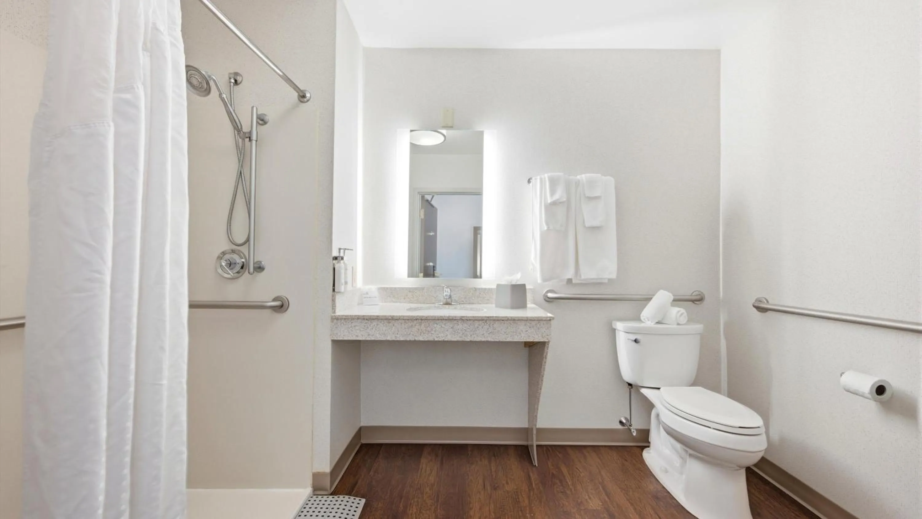 Bathroom in Holiday Inn Express & Suites Bethlehem Airport-Allentown Area
