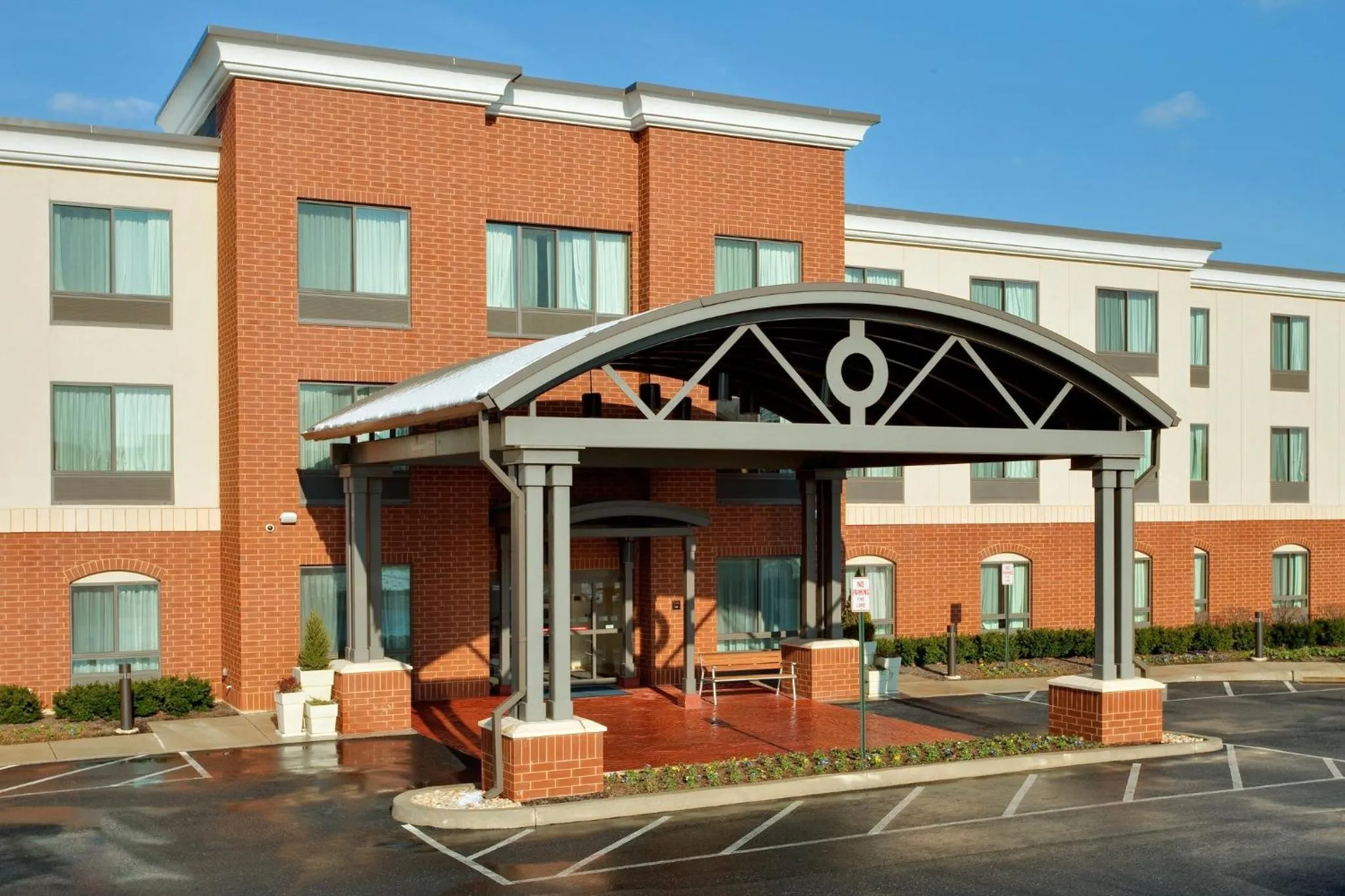 Property building in Holiday Inn Express & Suites Bethlehem Airport-Allentown Area