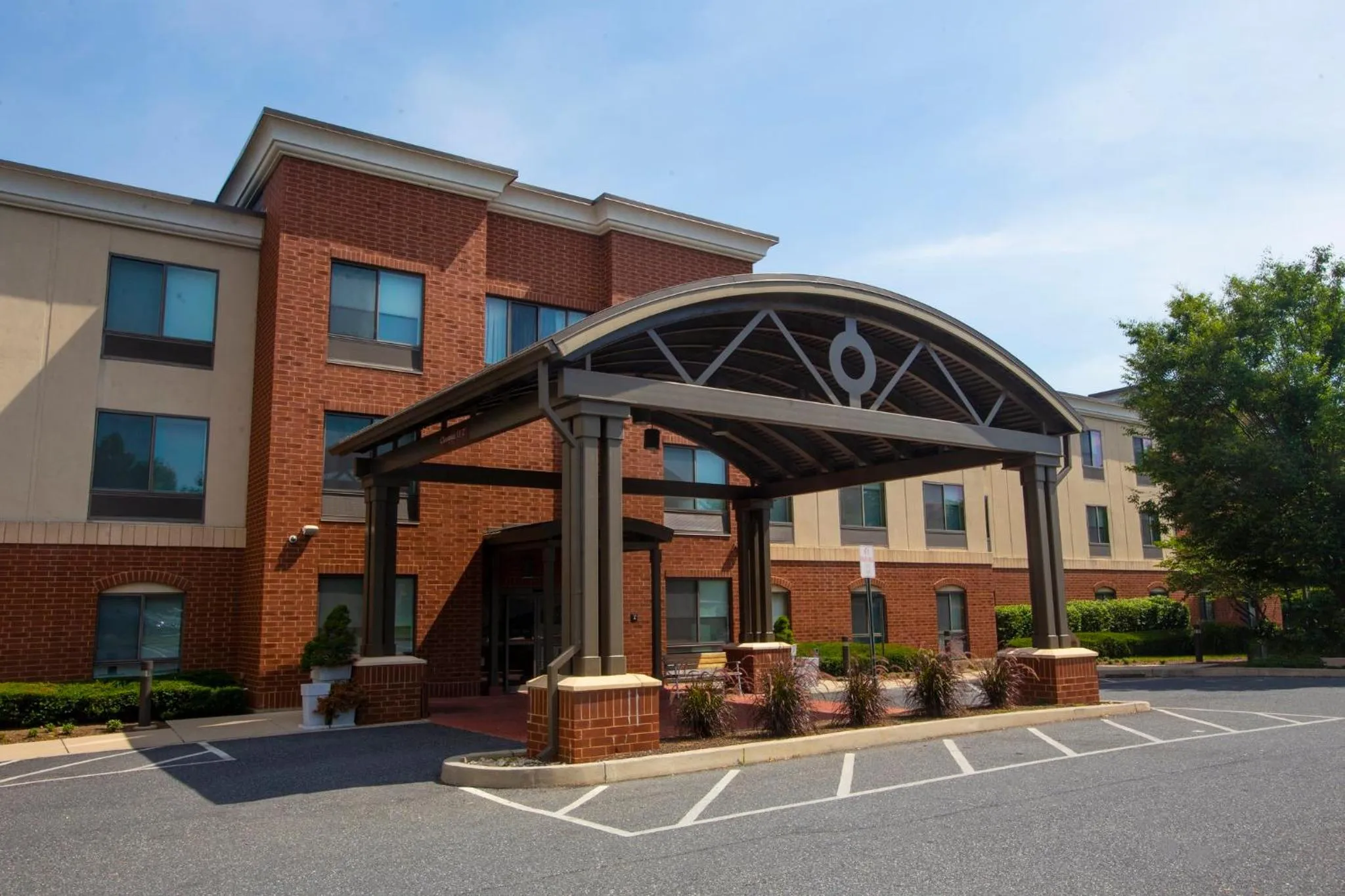 Property building in Holiday Inn Express & Suites Bethlehem Airport-Allentown Area