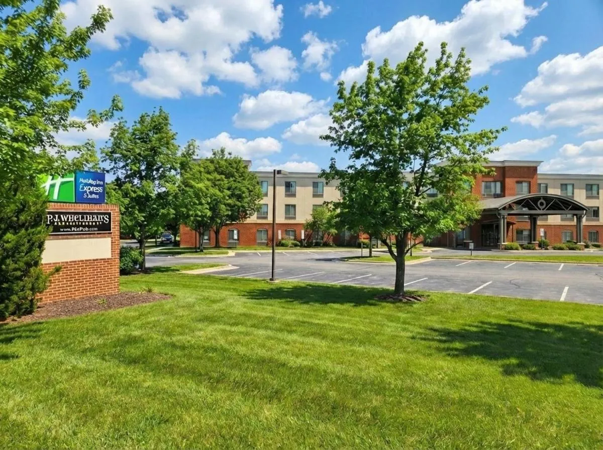 Property building in Holiday Inn Express & Suites Bethlehem Airport-Allentown Area
