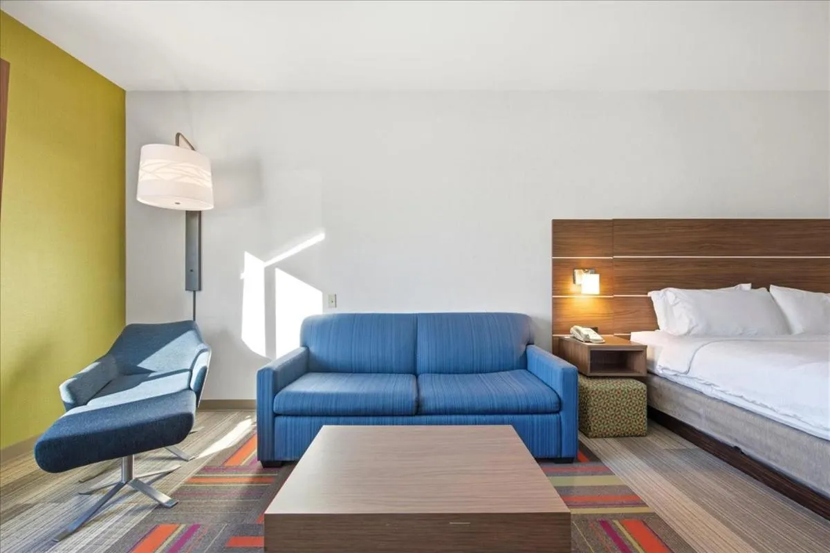 Bedroom, Bed in Holiday Inn Express & Suites Bethlehem Airport-Allentown Area