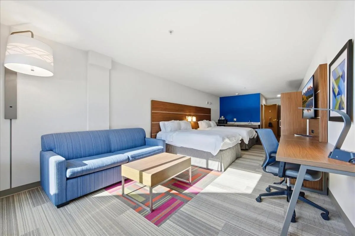 Bedroom, Bed in Holiday Inn Express & Suites Bethlehem Airport-Allentown Area