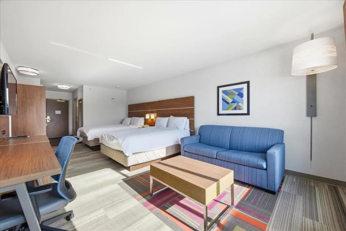 Bedroom, Bed in Holiday Inn Express & Suites Bethlehem Airport-Allentown Area