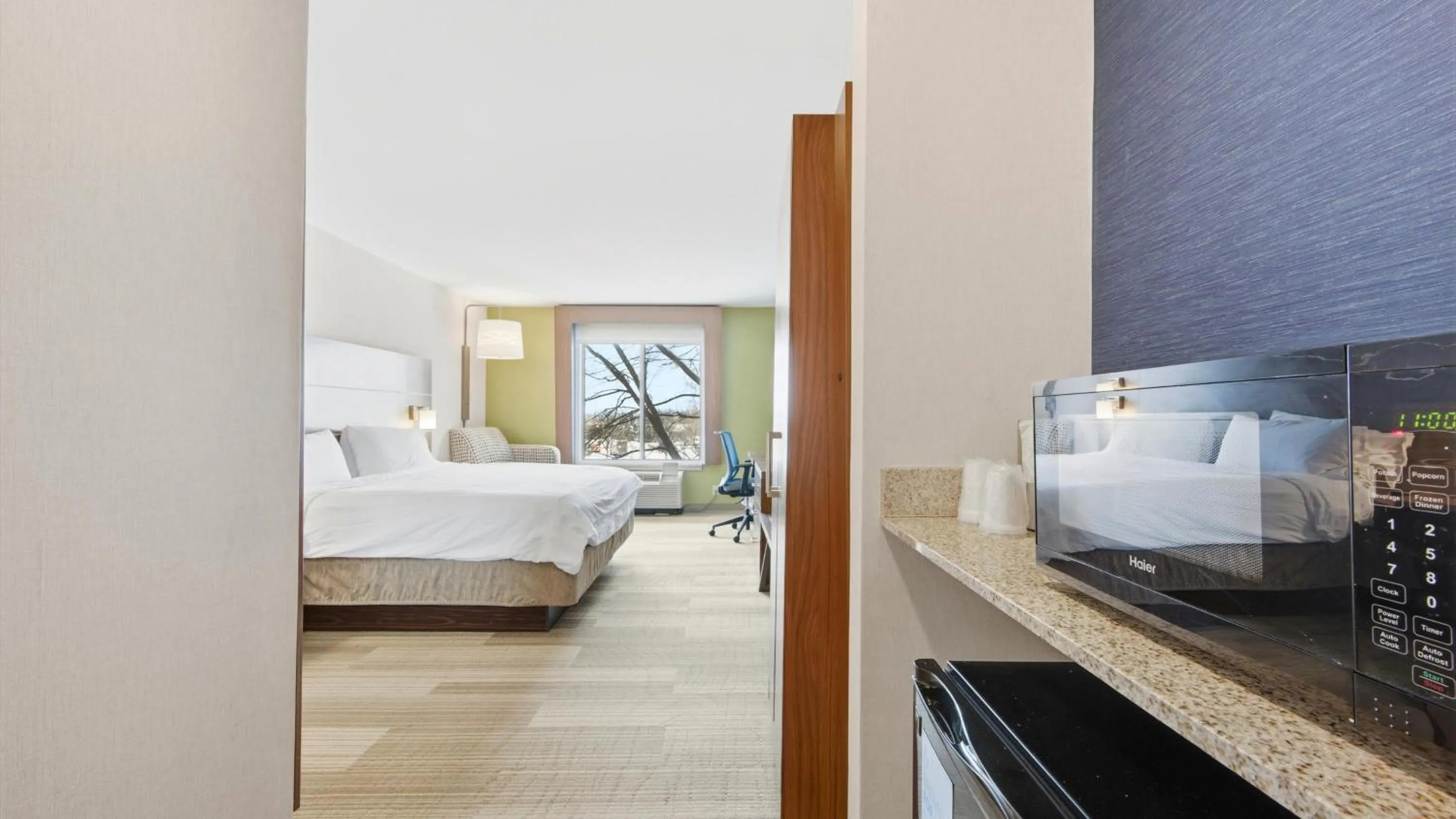 Photo of the whole room, Bed in Holiday Inn Express & Suites Bethlehem Airport-Allentown Area