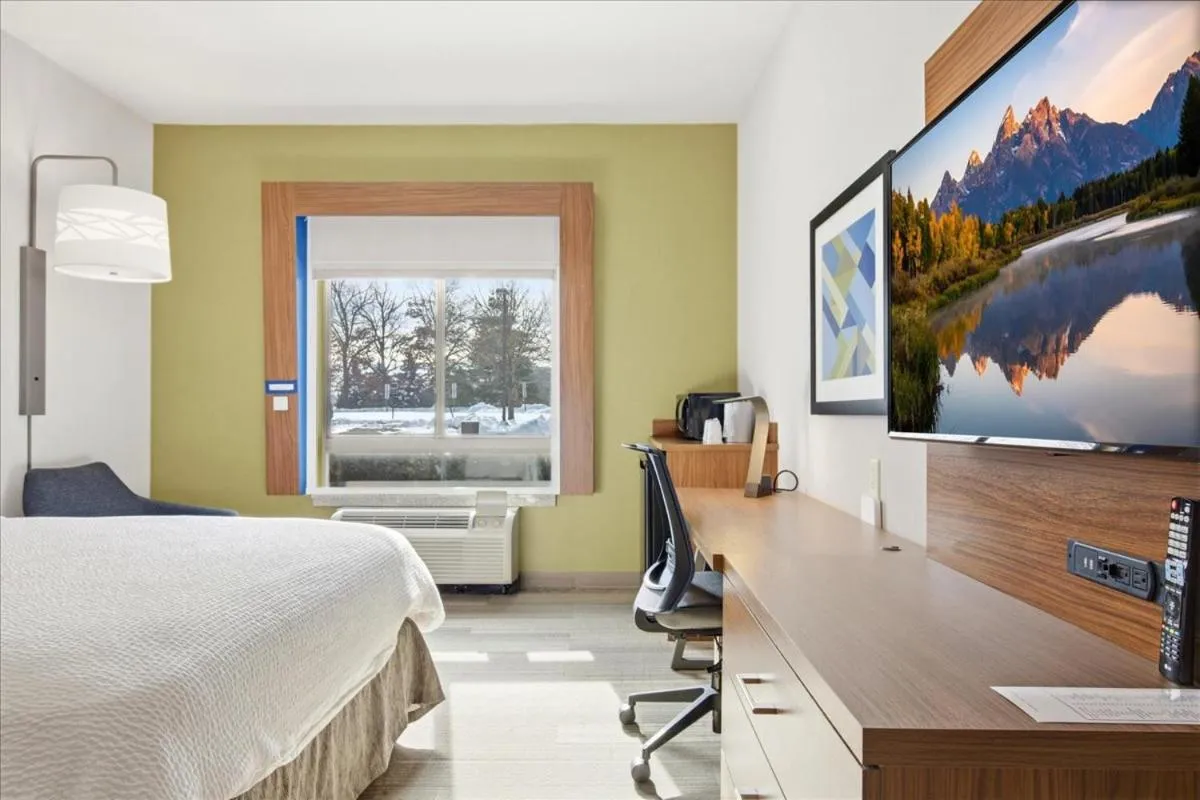 Bed in Holiday Inn Express & Suites Bethlehem Airport-Allentown Area