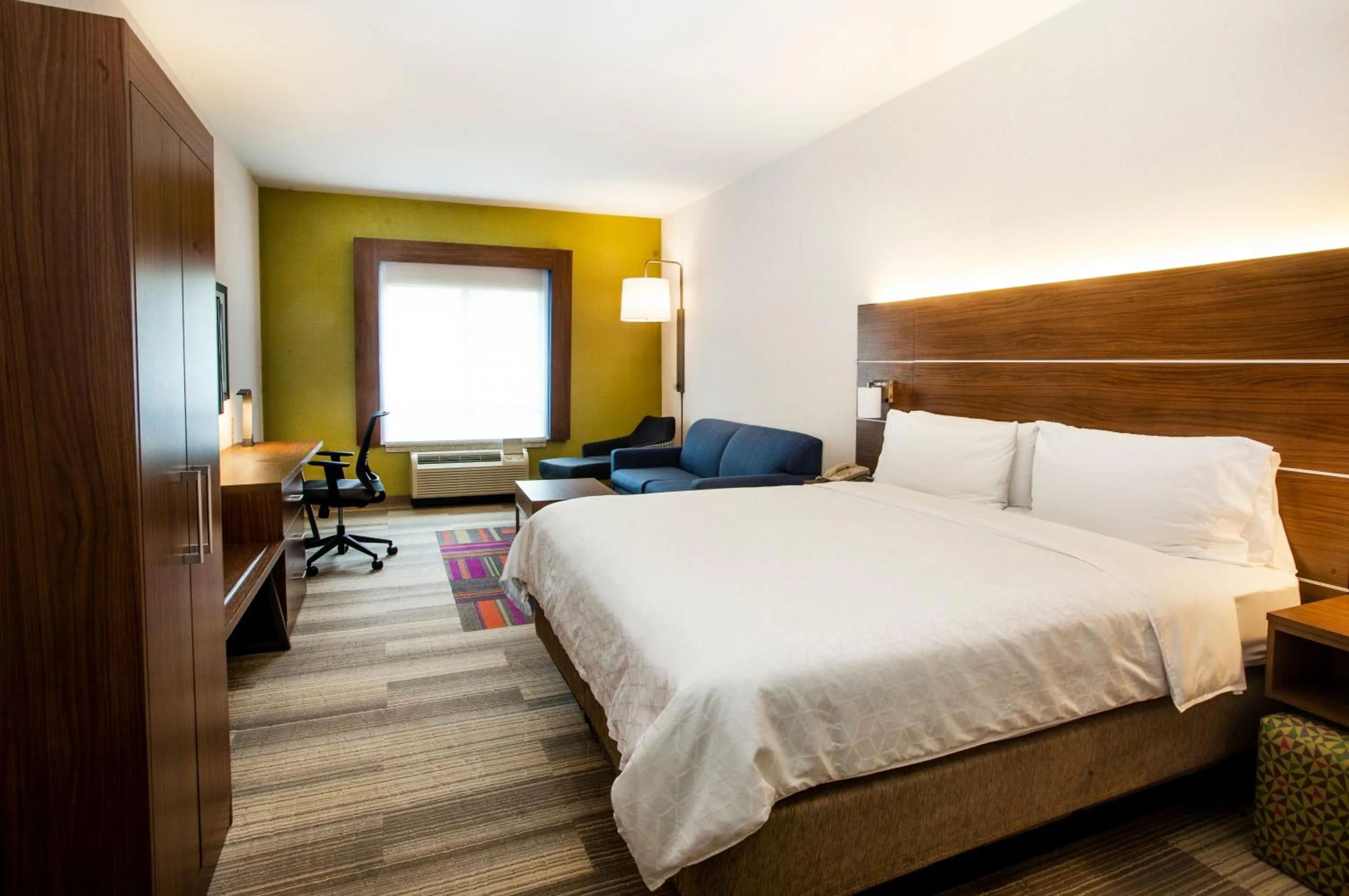 Bedroom, Bed in Holiday Inn Express & Suites Bethlehem Arpt-Allentown Area