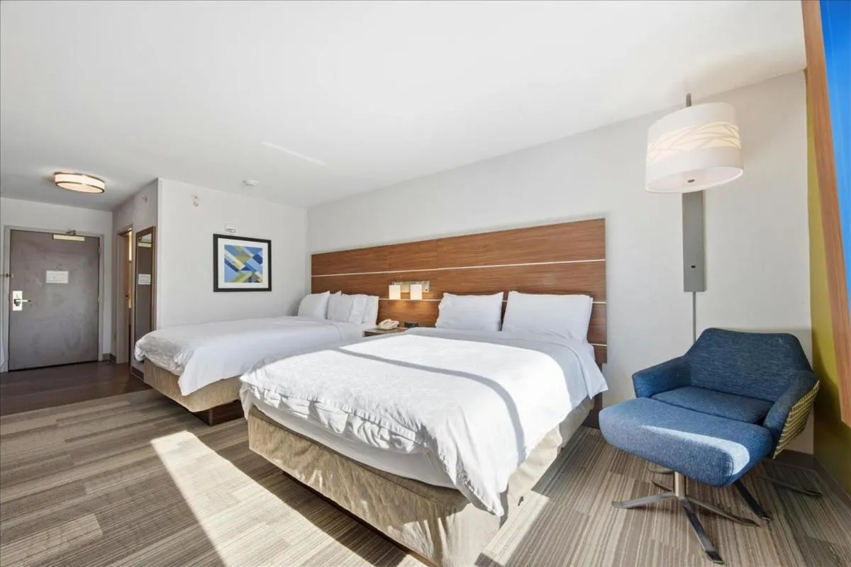 Bedroom, Bed in Holiday Inn Express & Suites Bethlehem Airport-Allentown Area