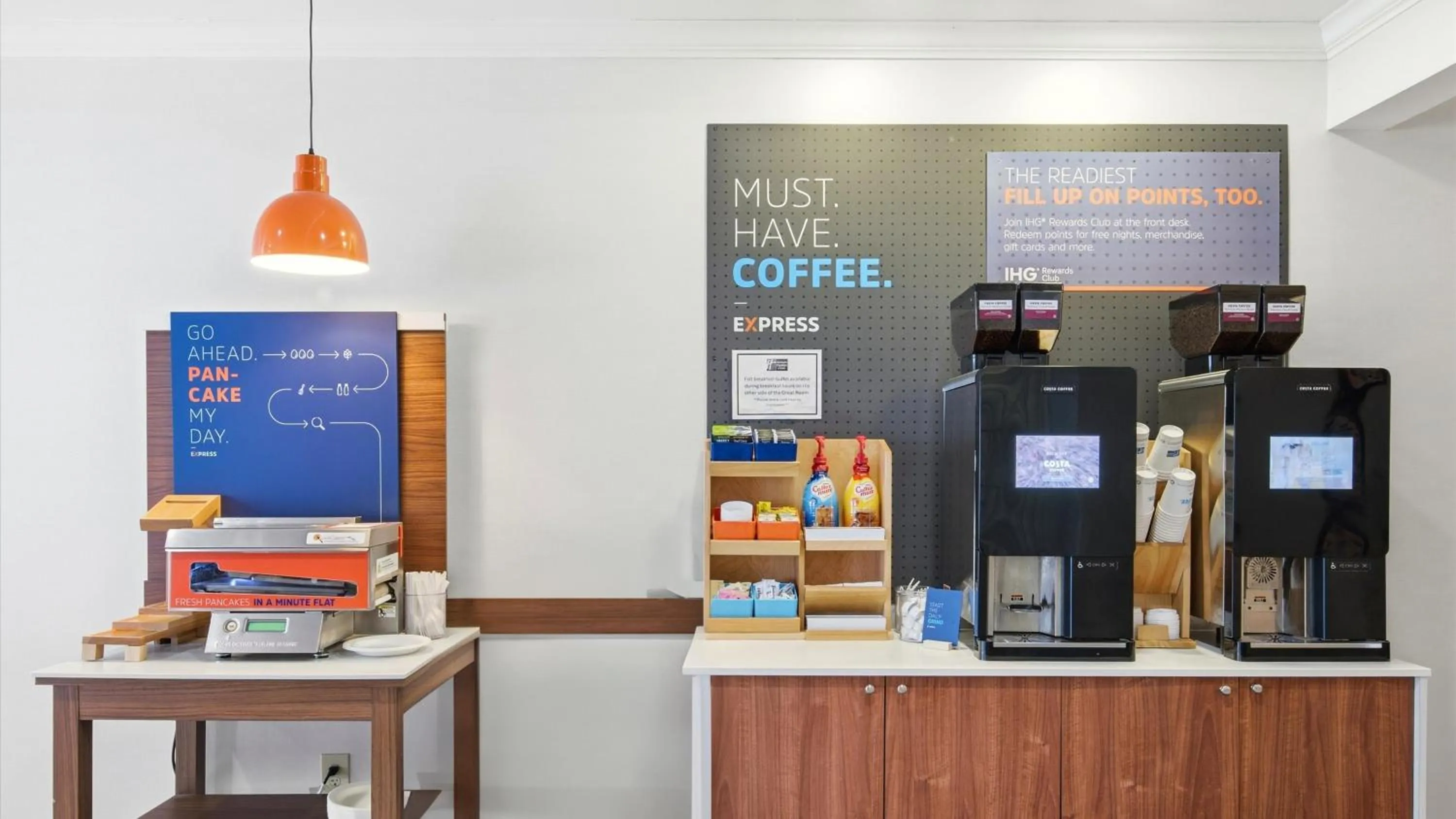 Breakfast in Holiday Inn Express & Suites Bethlehem Airport-Allentown Area