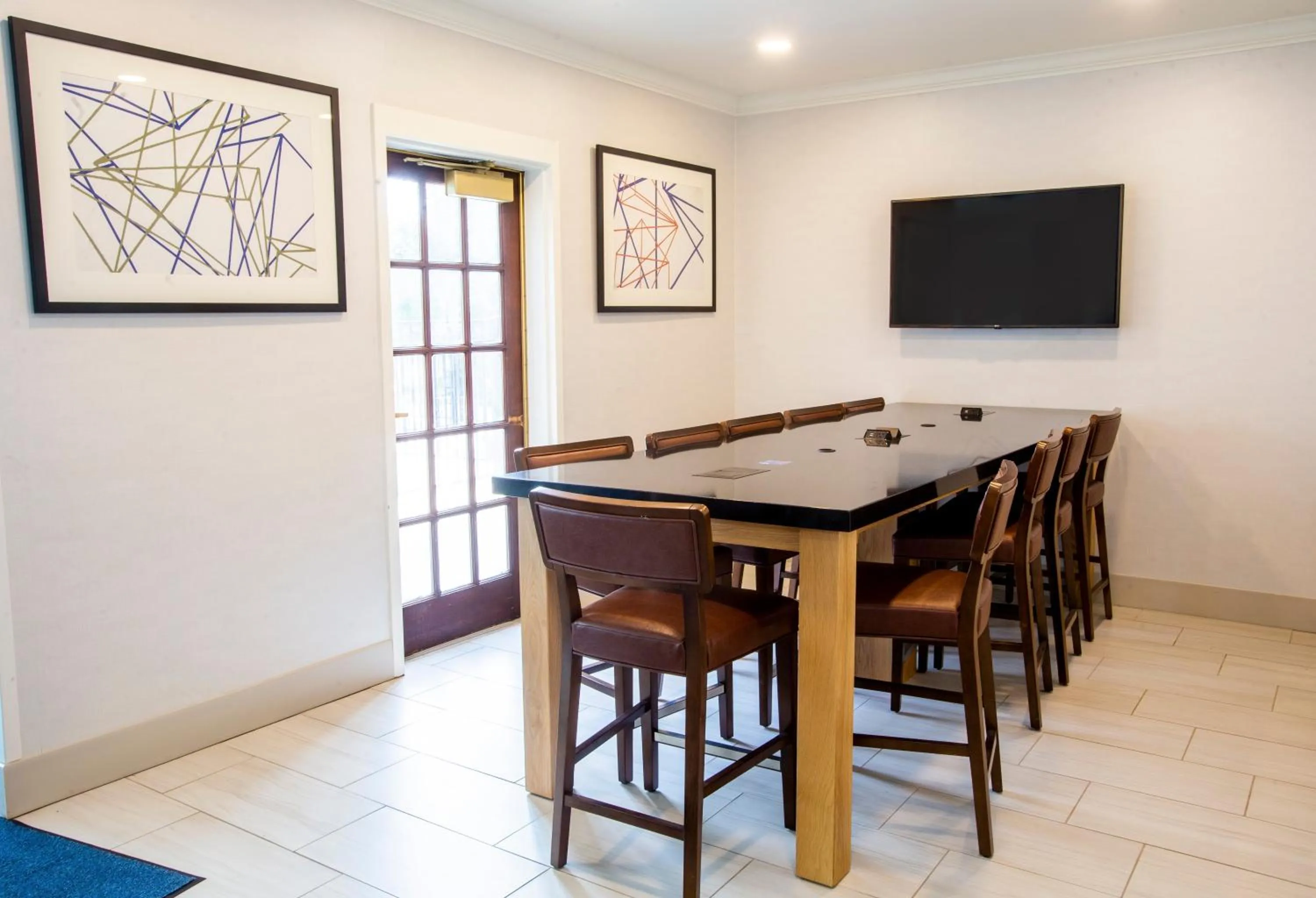 Breakfast in Holiday Inn Express & Suites Bethlehem Arpt-Allentown Area