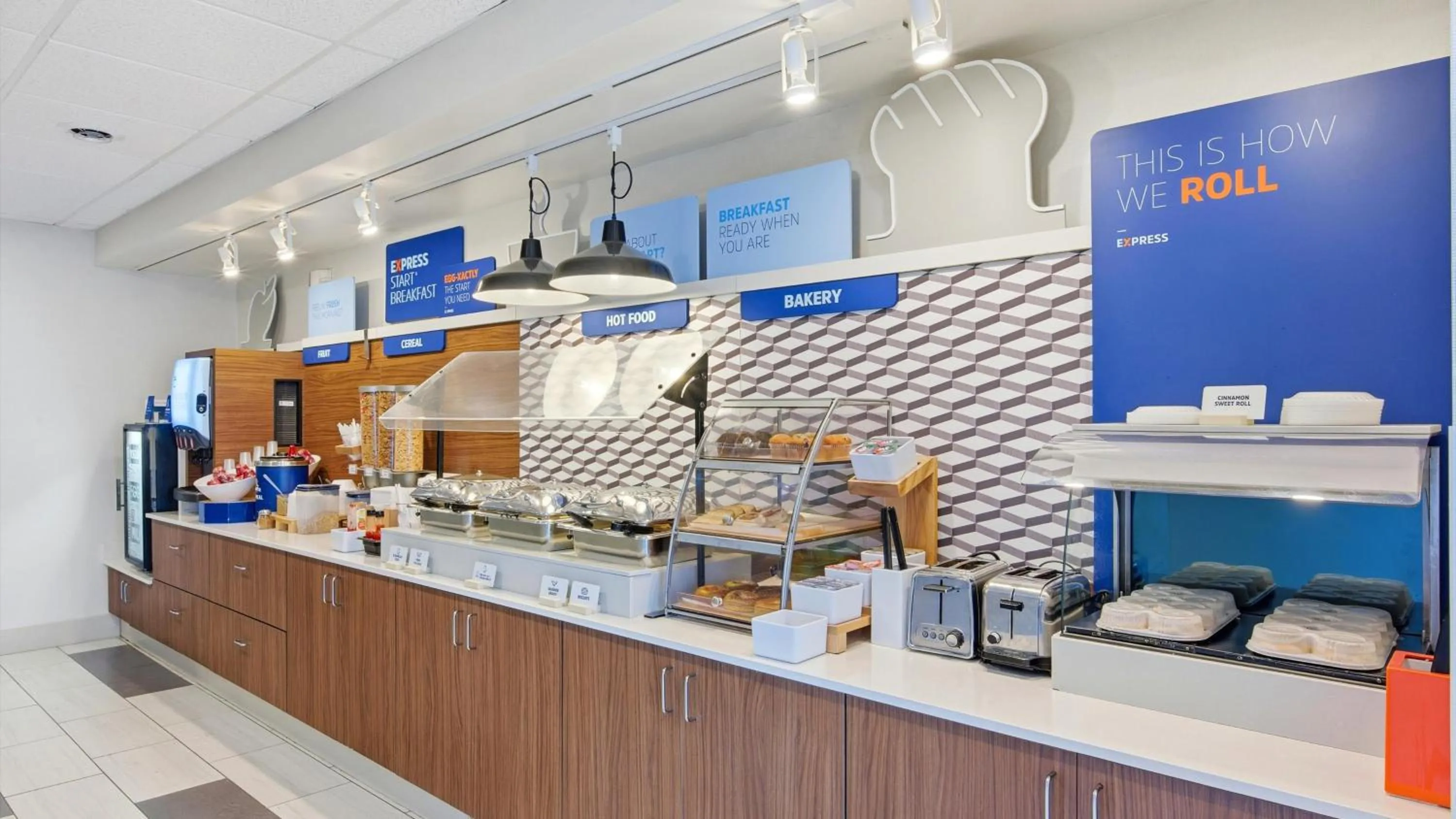 Breakfast in Holiday Inn Express & Suites Bethlehem Airport-Allentown Area