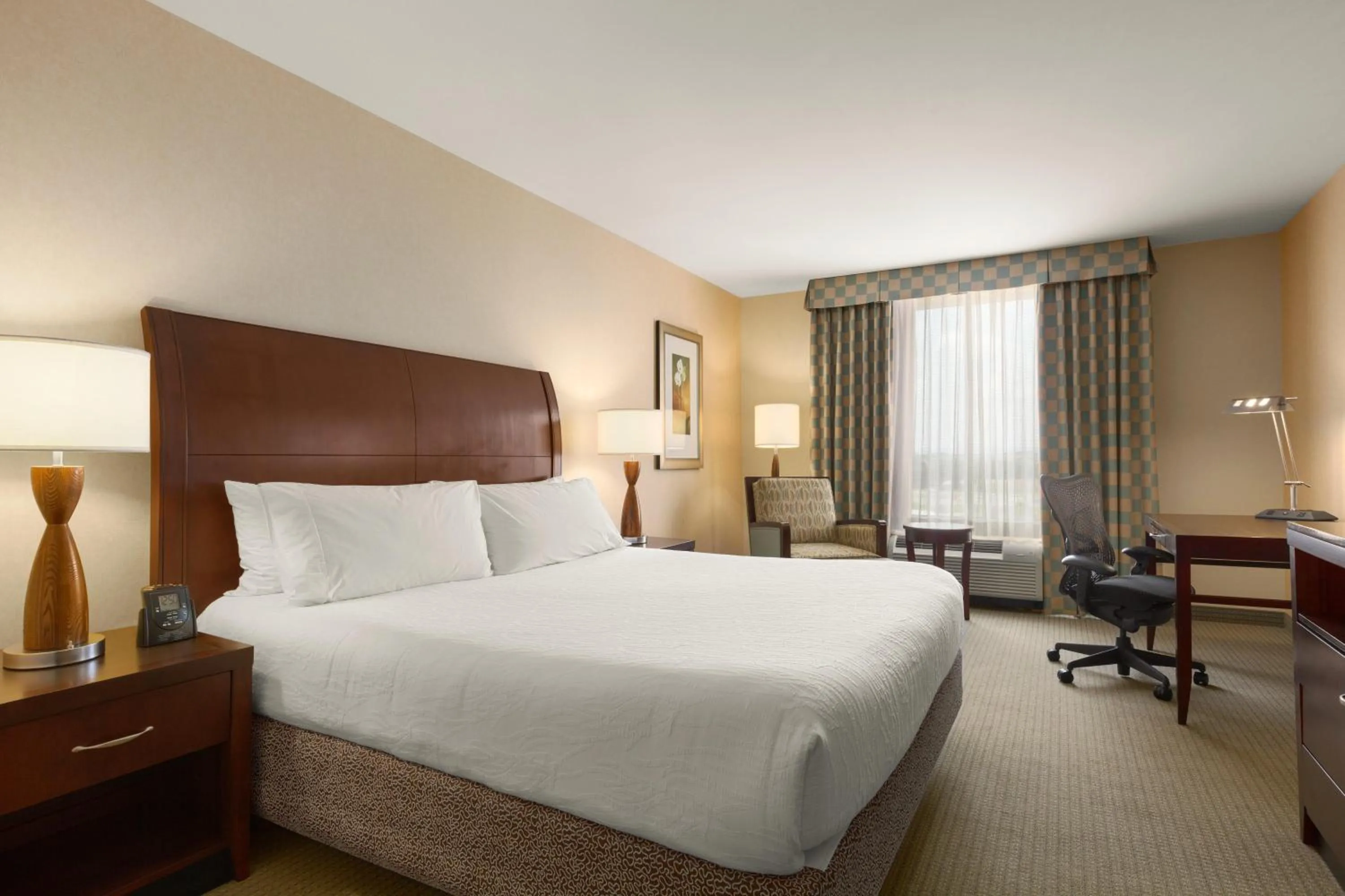 Bed in Hilton Garden Inn Dulles North