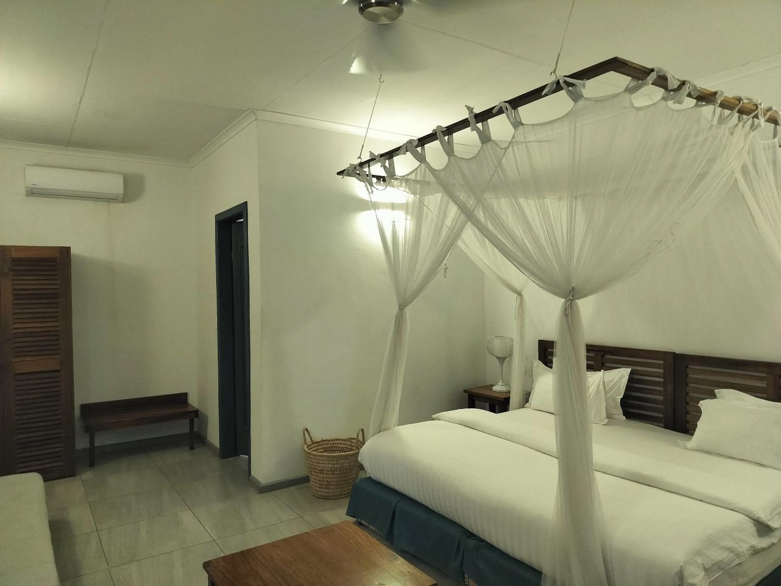 Bed in Lake Kariba Inns