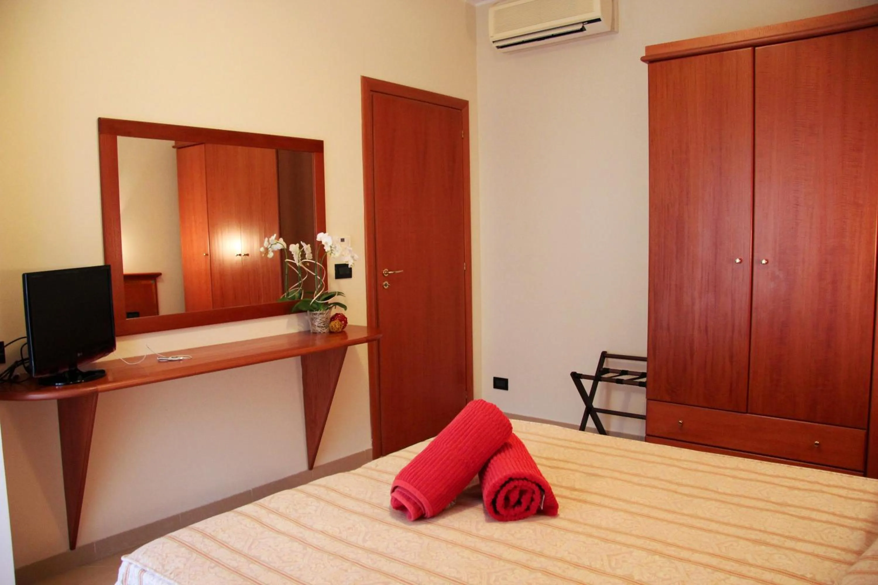 TV and multimedia, Bed in Hotel Residence Piccolo