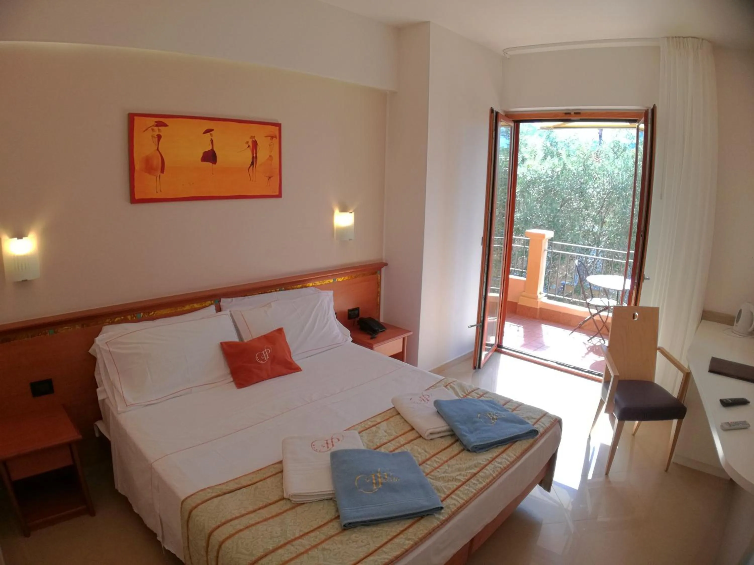 Balcony/Terrace, Bed in Hotel Residence Piccolo