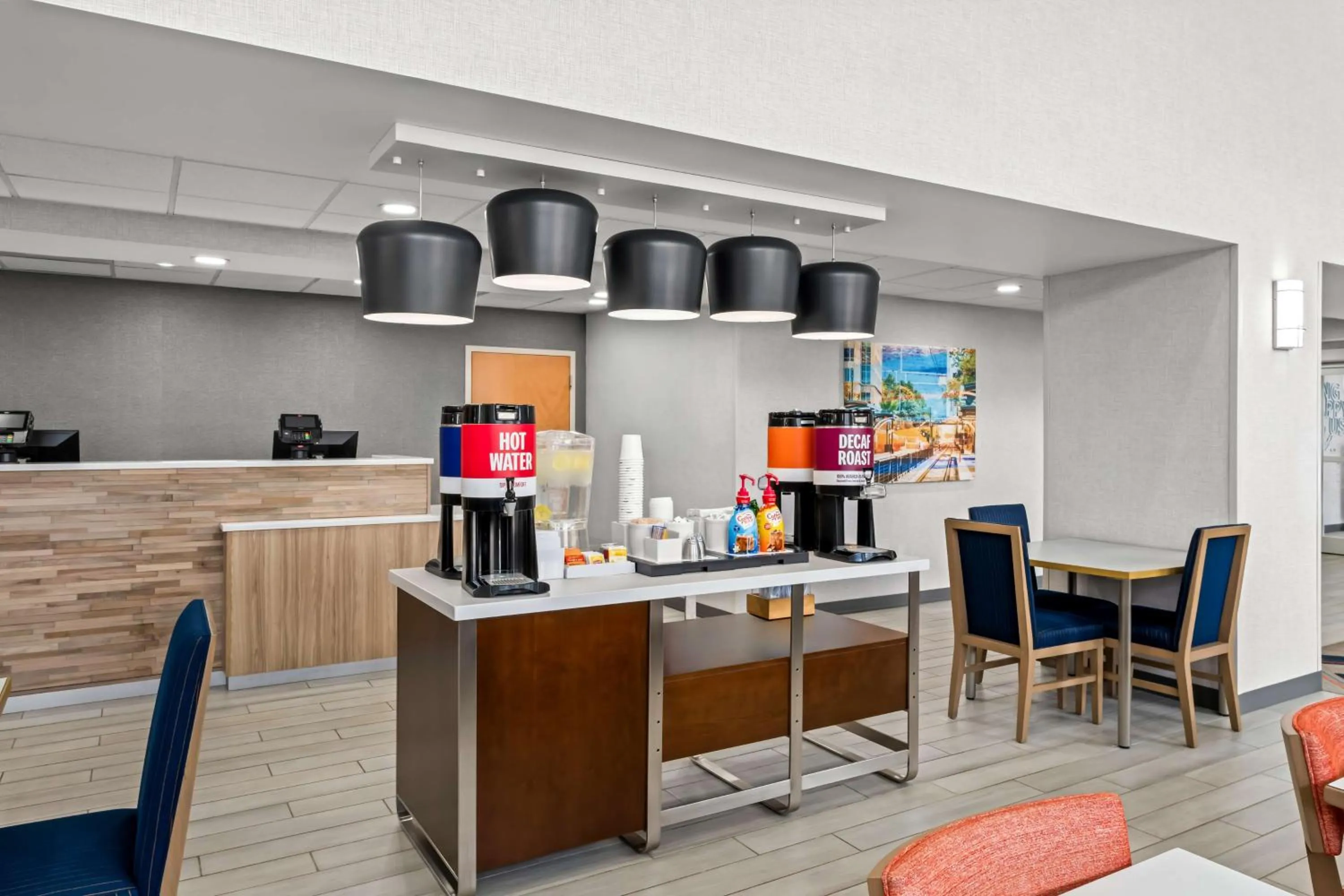 Breakfast in Hampton Inn & Suites Charlotte-Airport