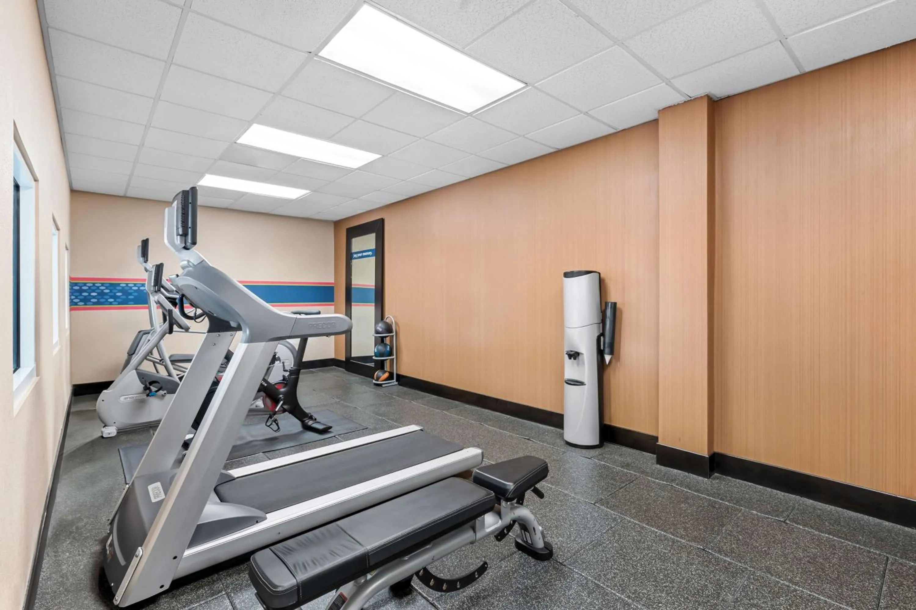 Fitness centre/facilities in Hampton Inn & Suites Charlotte-Airport