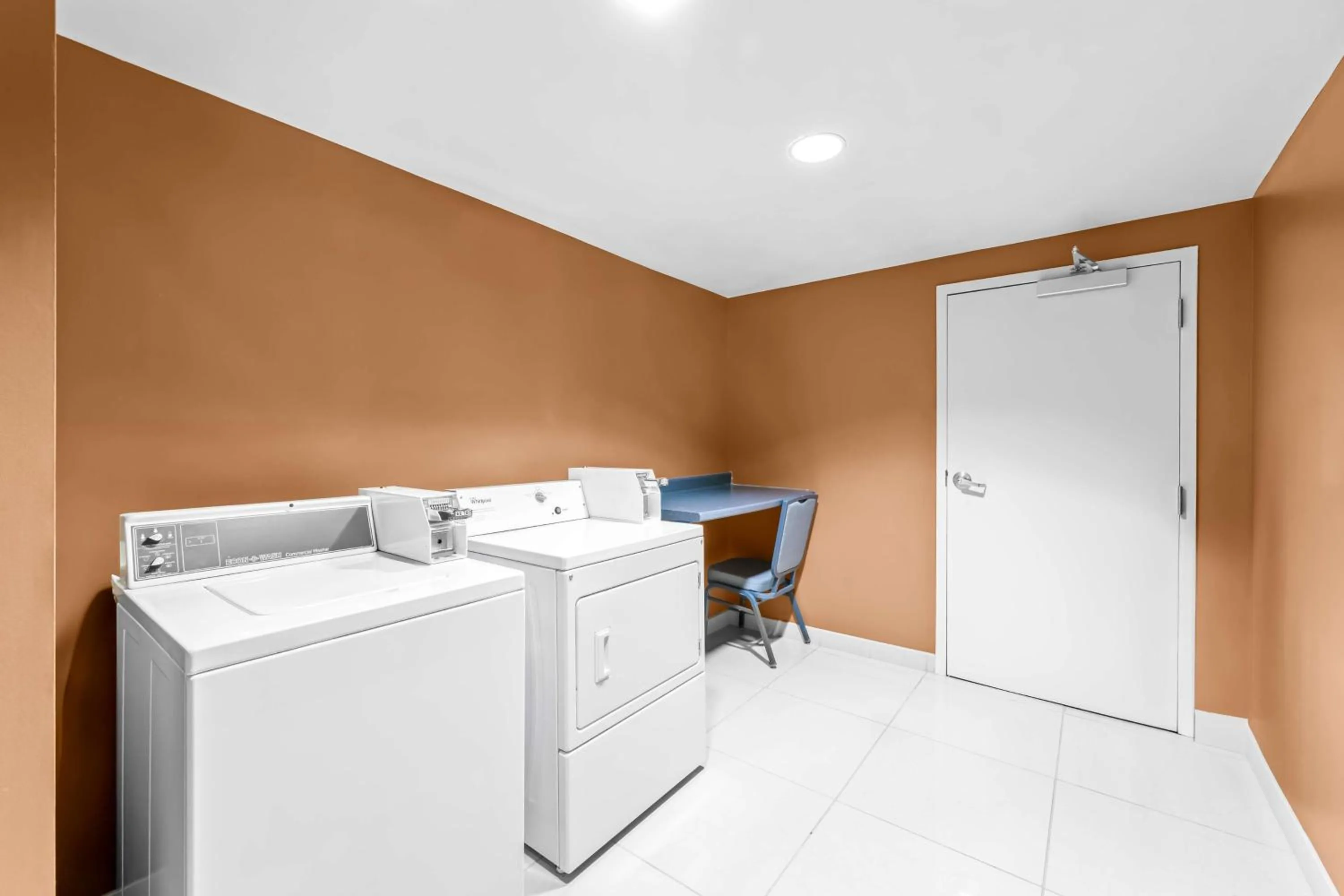 laundry in Hampton Inn & Suites Charlotte-Airport