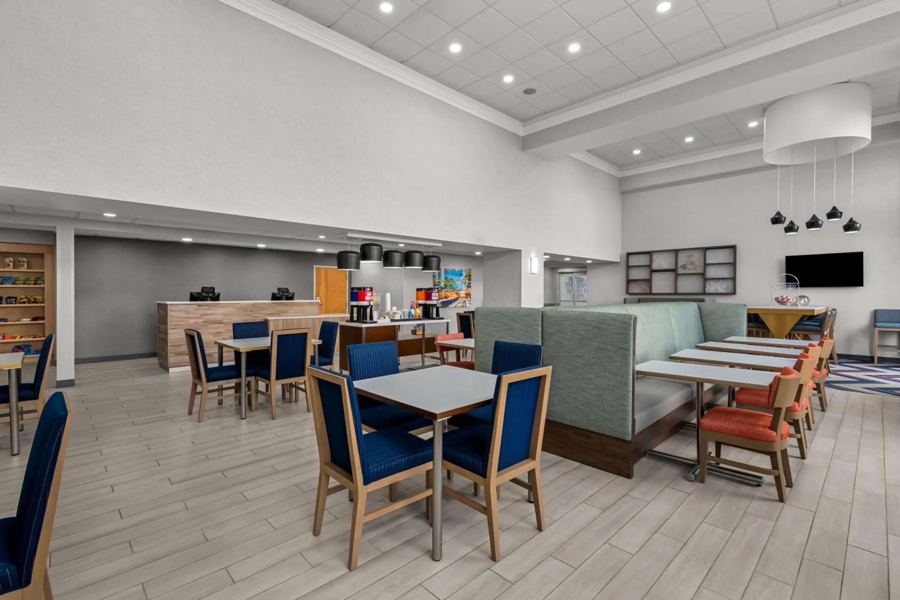 Breakfast in Hampton Inn & Suites Charlotte-Airport