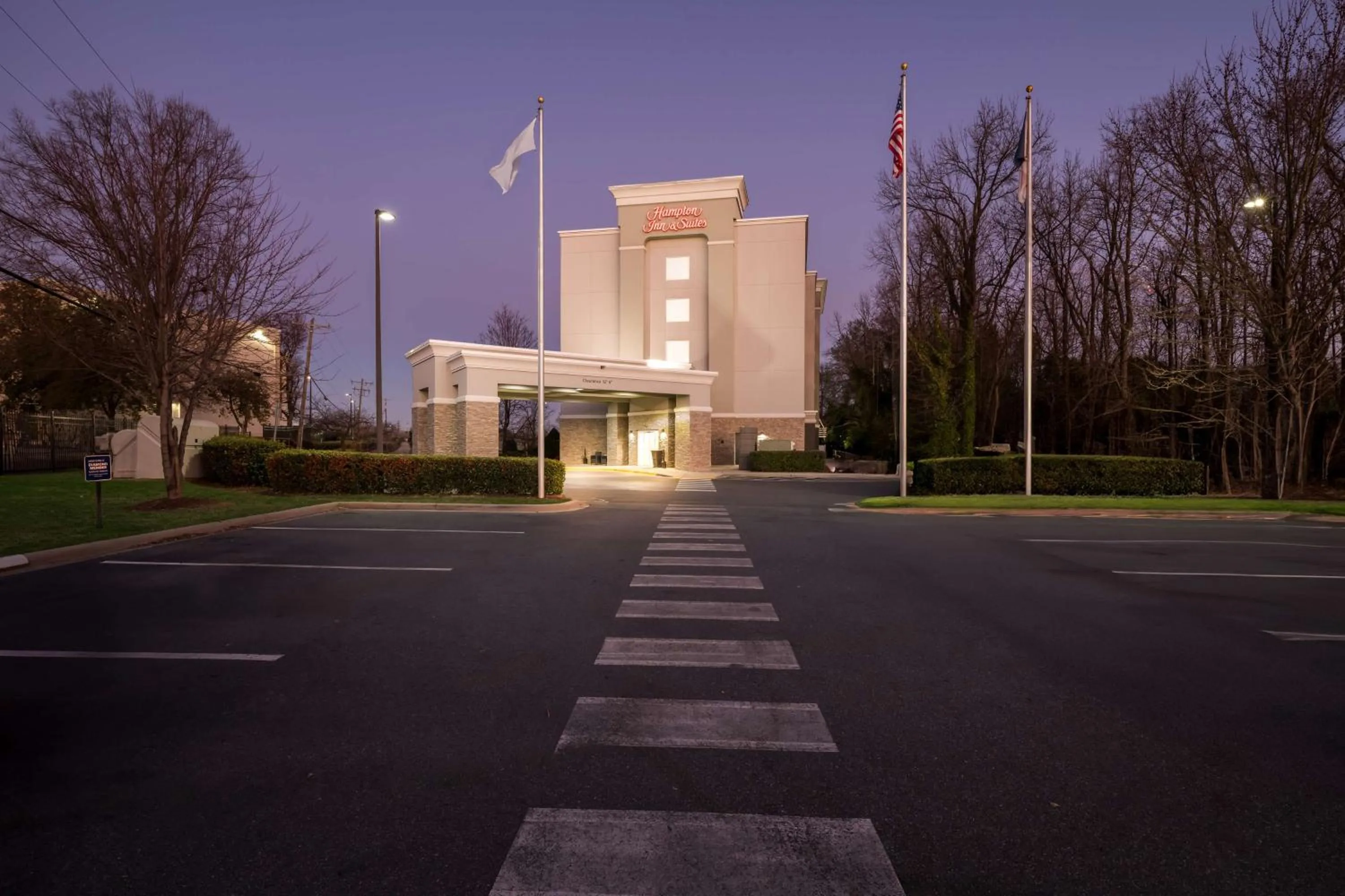 Property building in Hampton Inn & Suites Charlotte-Airport