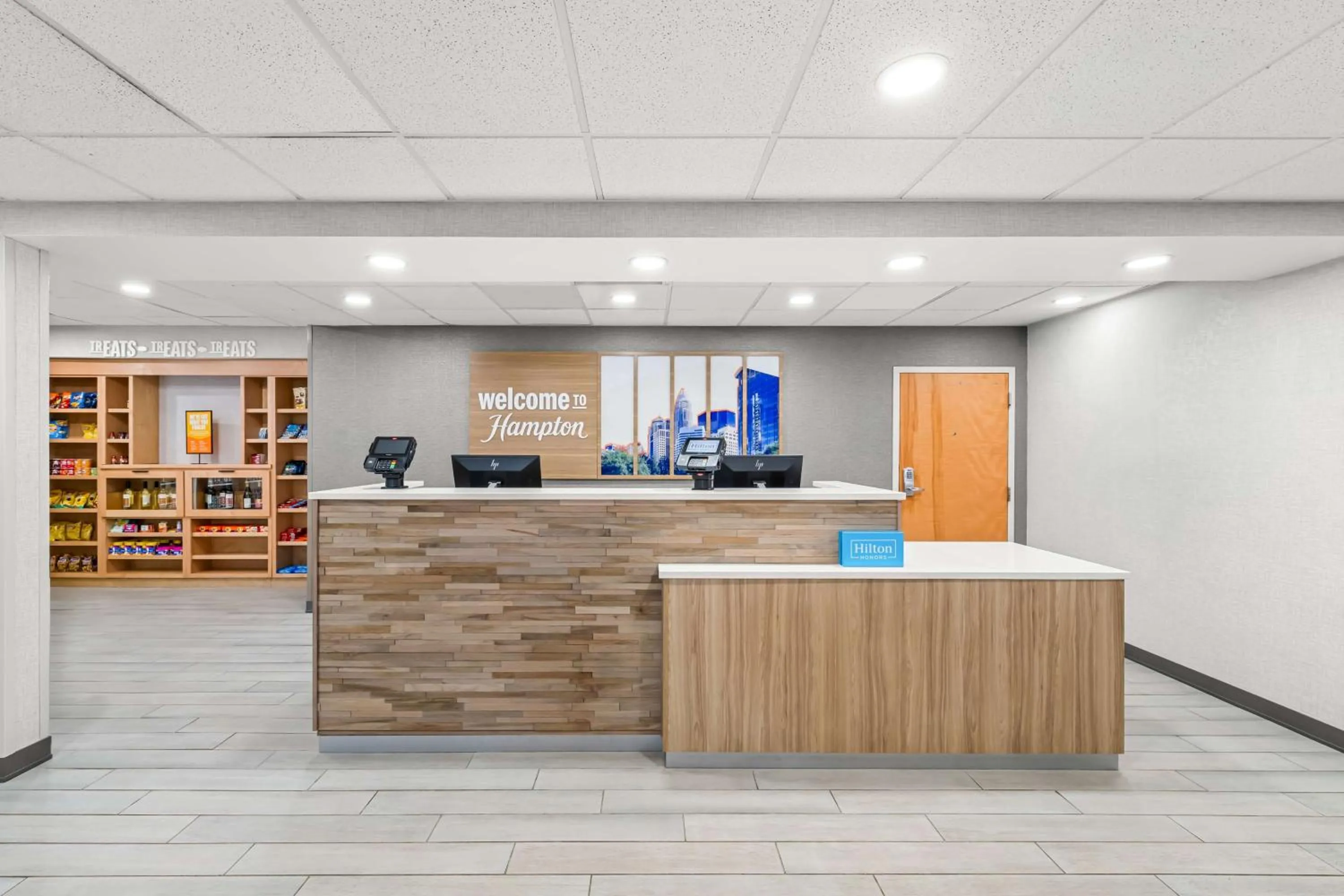 Lobby or reception in Hampton Inn & Suites Charlotte-Airport