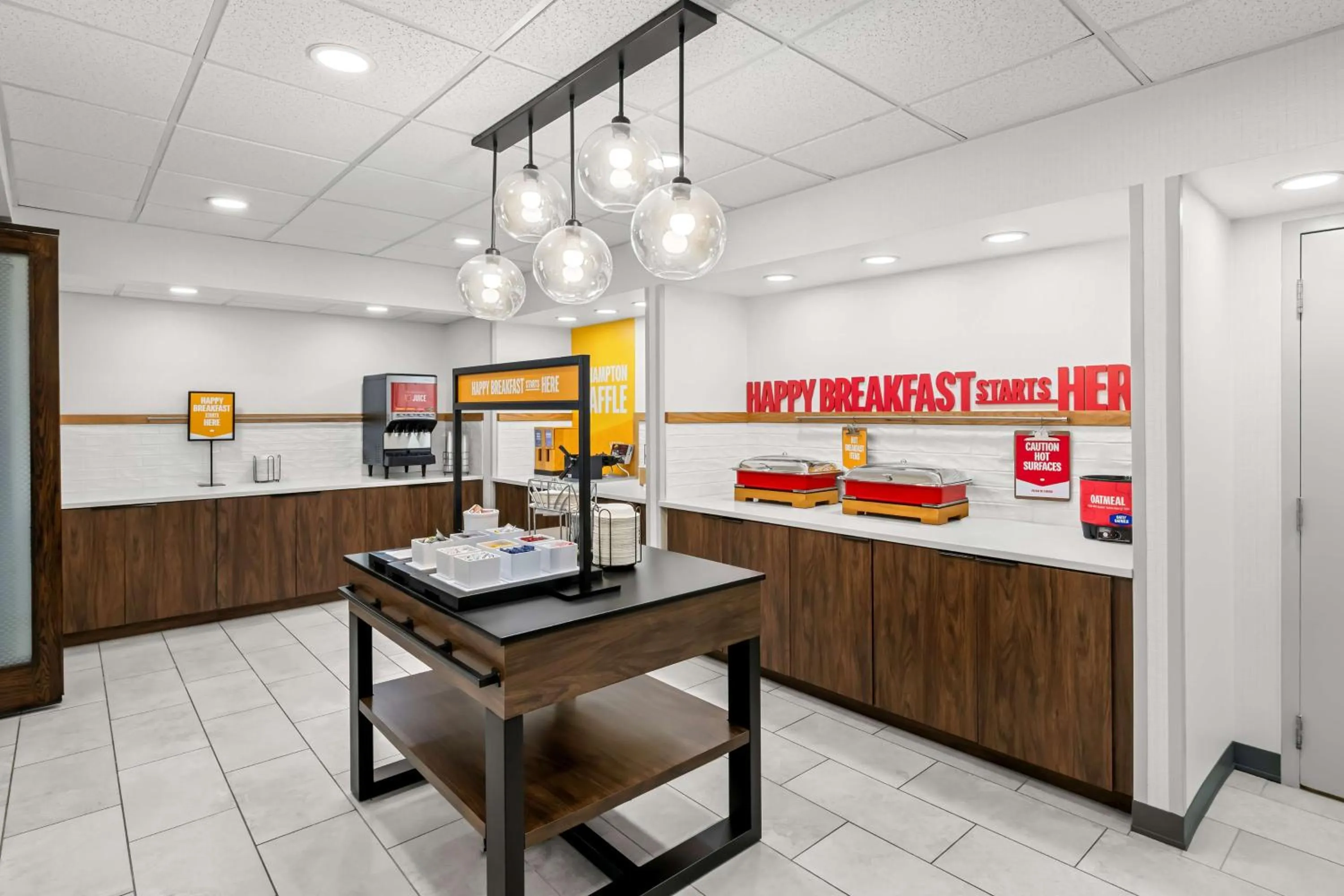 Breakfast in Hampton Inn & Suites Charlotte-Airport