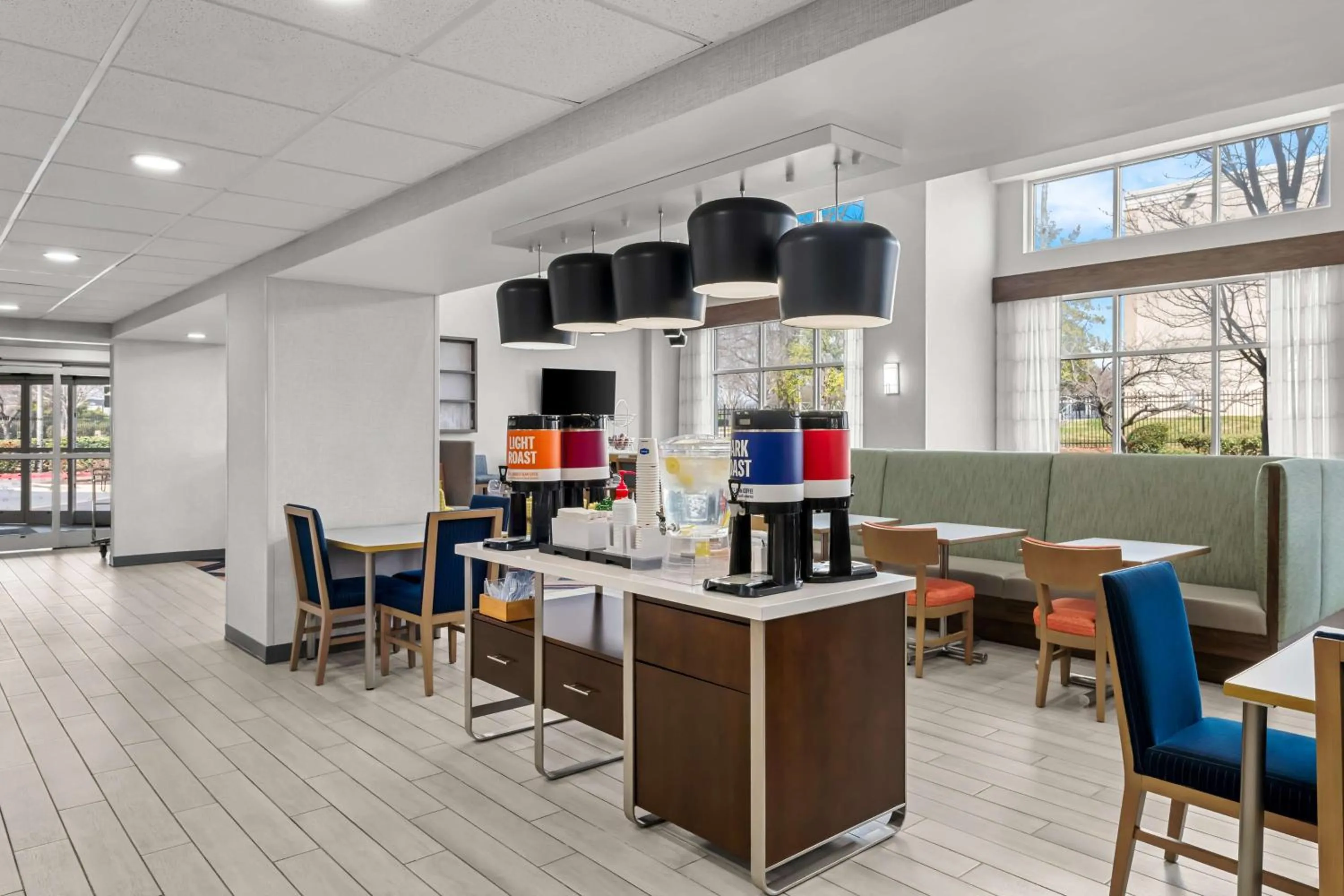 Breakfast in Hampton Inn & Suites Charlotte-Airport