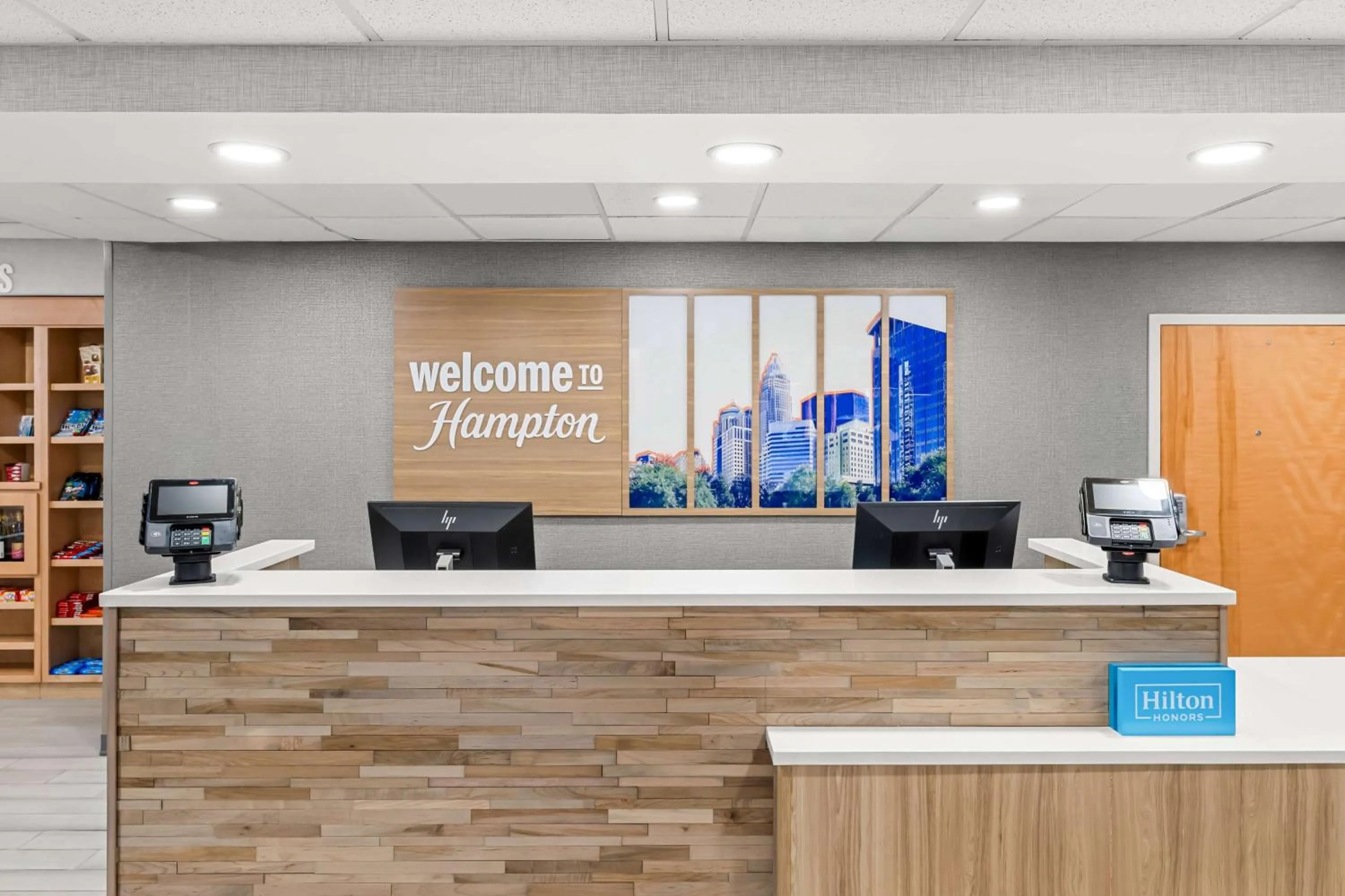 Lobby or reception in Hampton Inn & Suites Charlotte-Airport