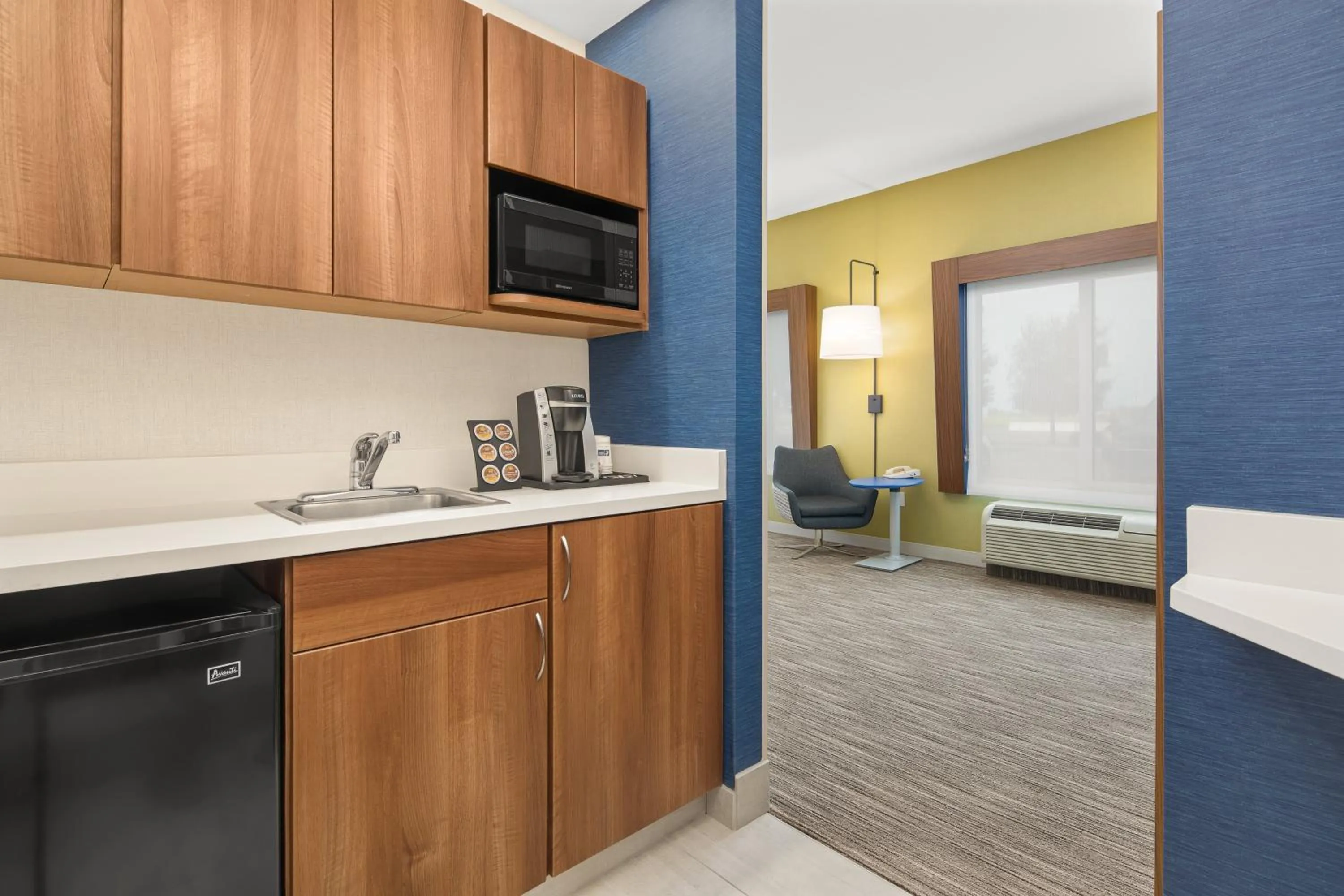 Bedroom in Holiday Inn Express Hotel & Suites Sacramento Airport Natomas by IHG