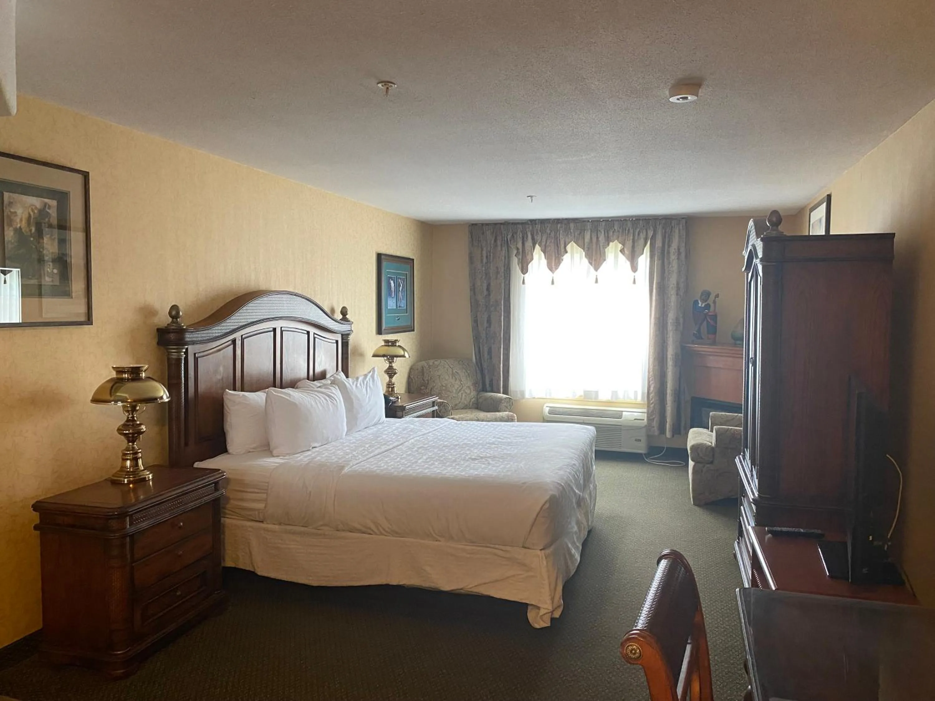 Bedroom, Bed in Merit Hotel & Suites