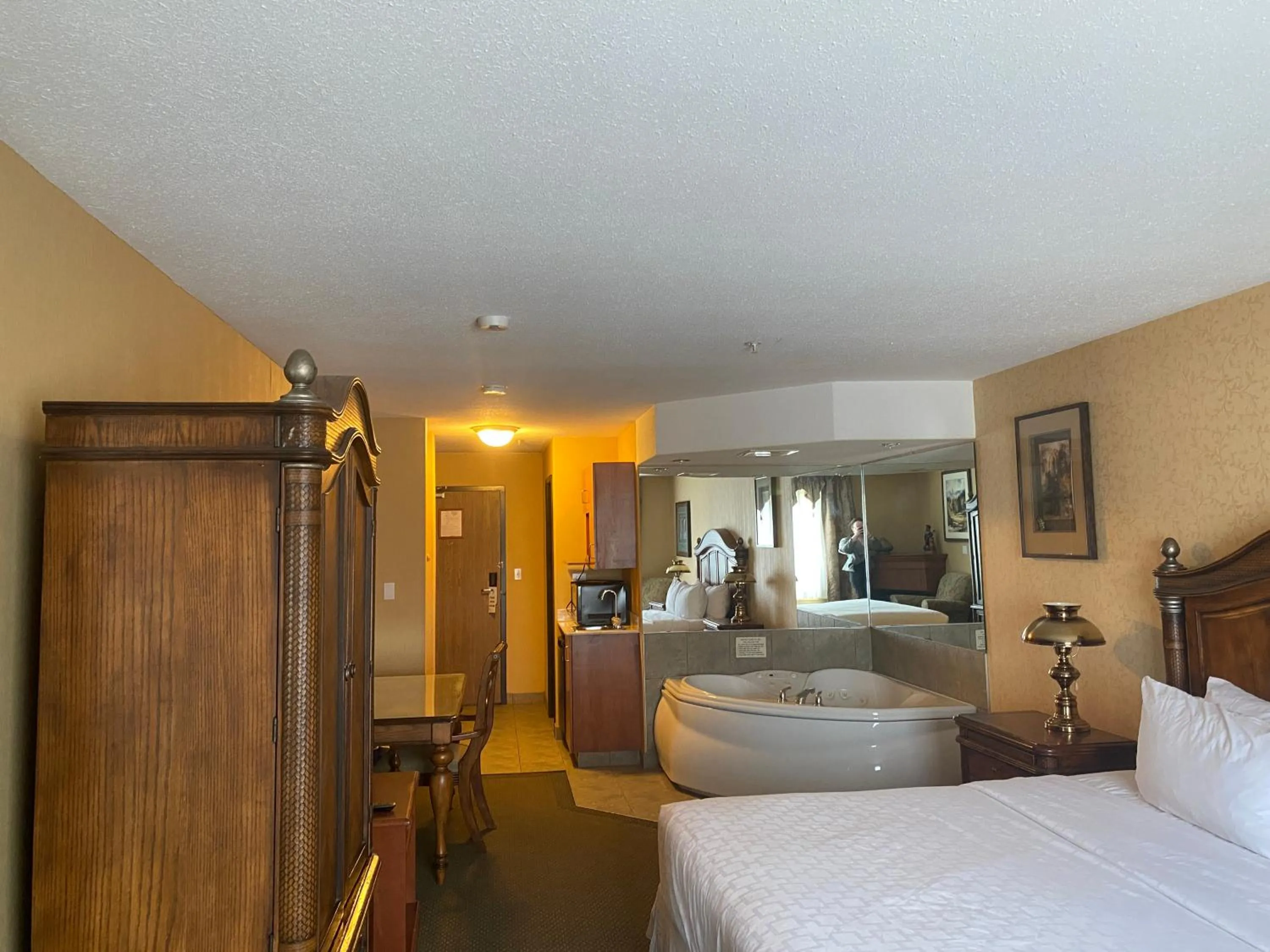 Bedroom, Bed in Merit Hotel & Suites